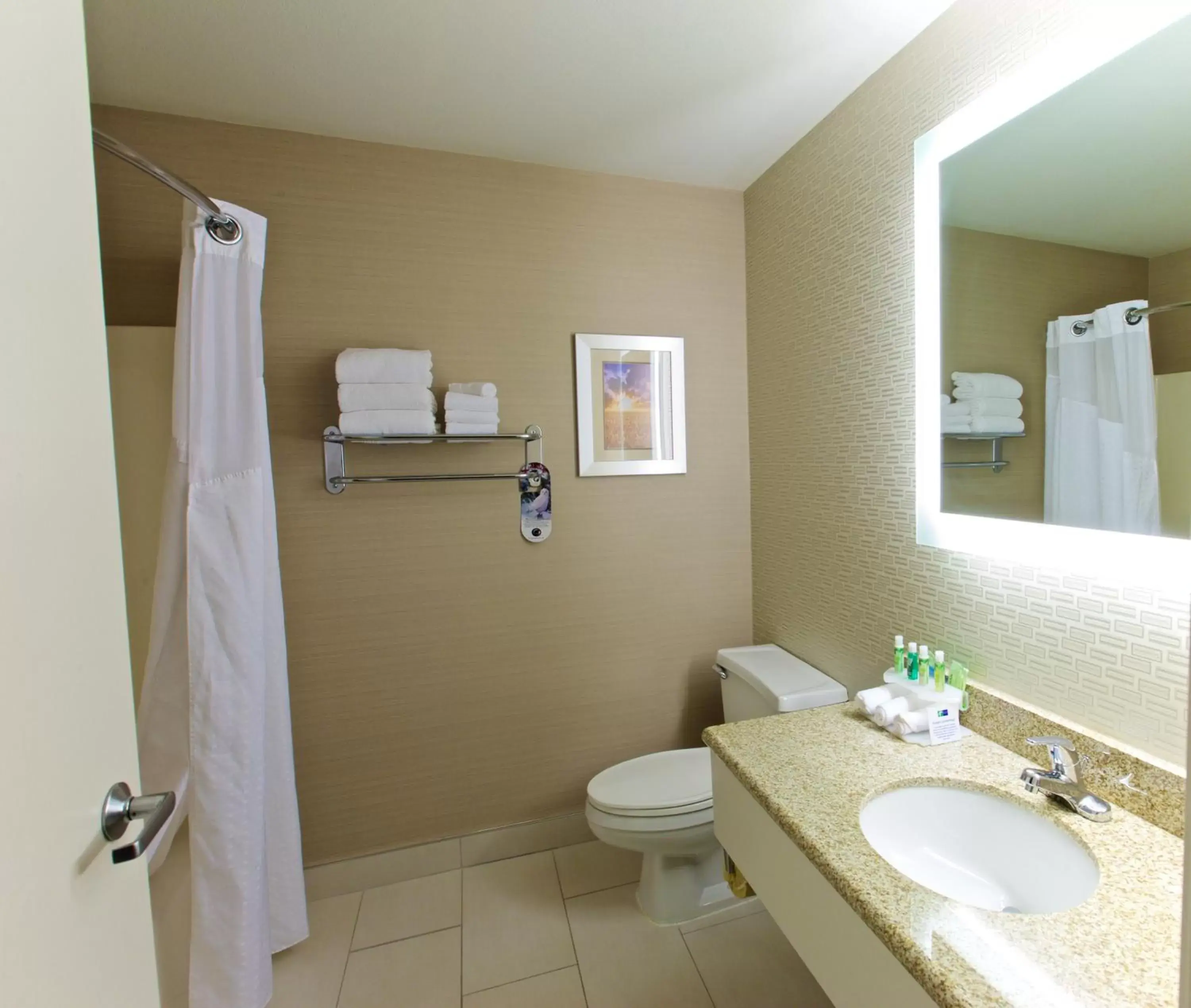 Photo of the whole room, Bathroom in Holiday Inn Express Fargo - West Acres, an IHG Hotel