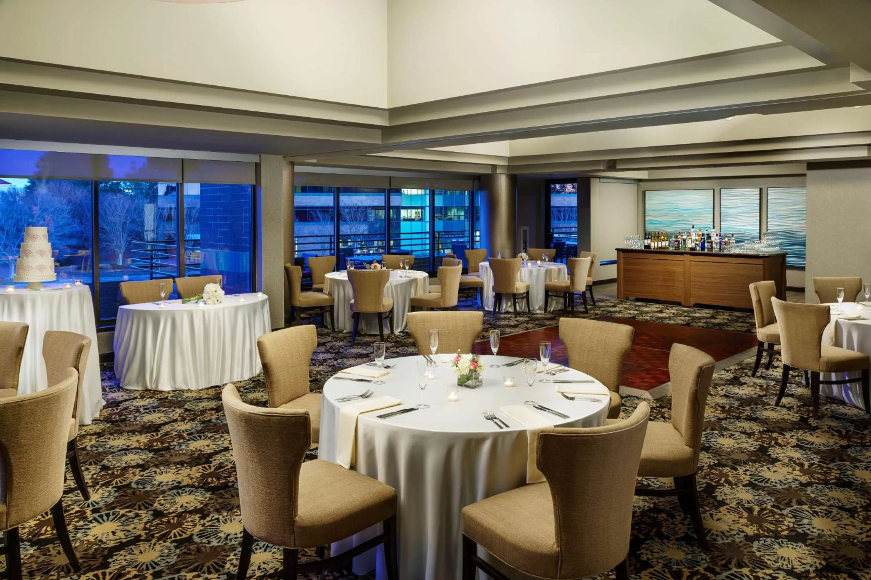 Restaurant/places to eat in Hilton Charlotte University Place