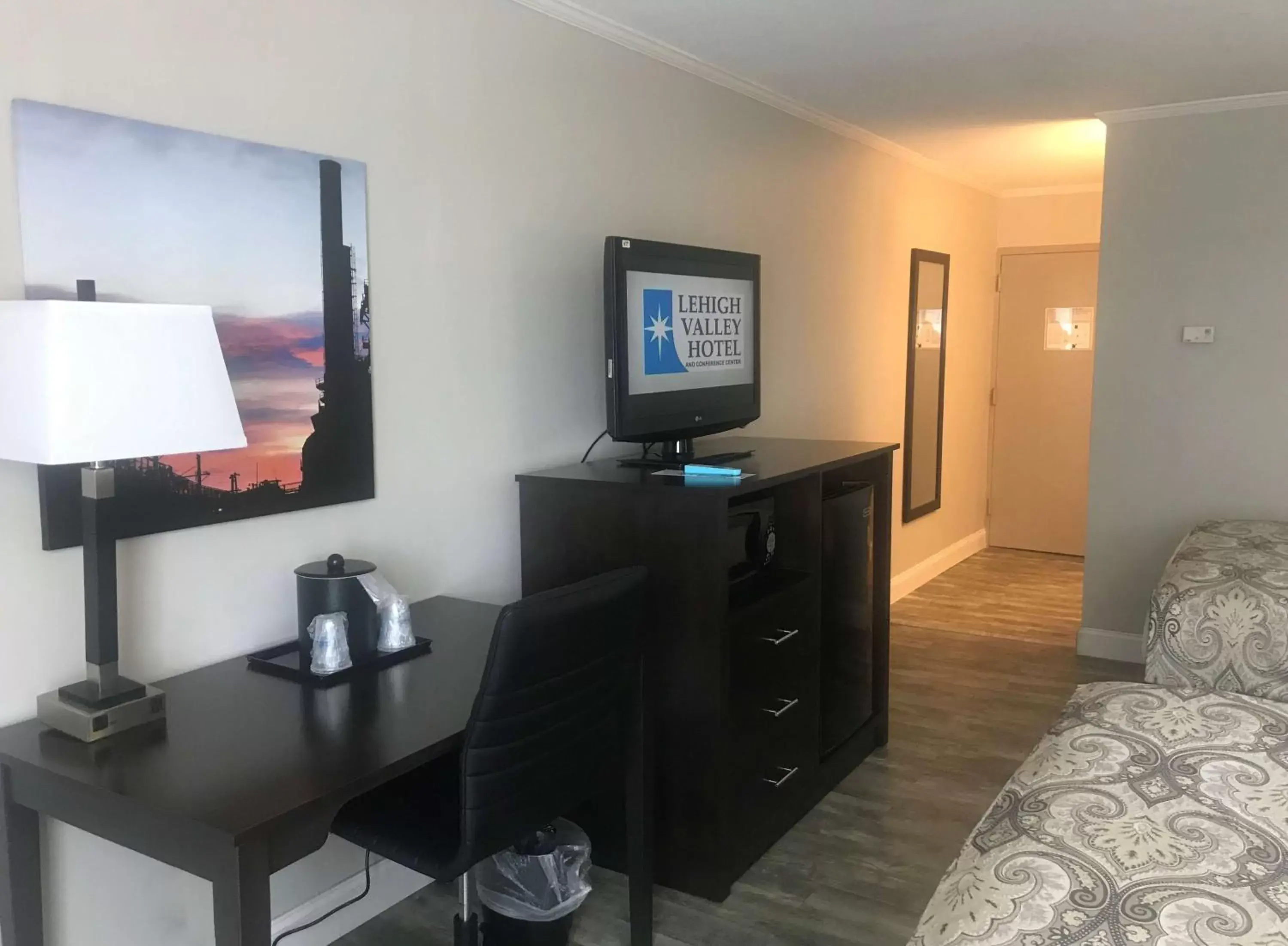 Photo of the whole room, TV/Entertainment Center in SureStay Plus Hotel by Best Western Lehigh Valley