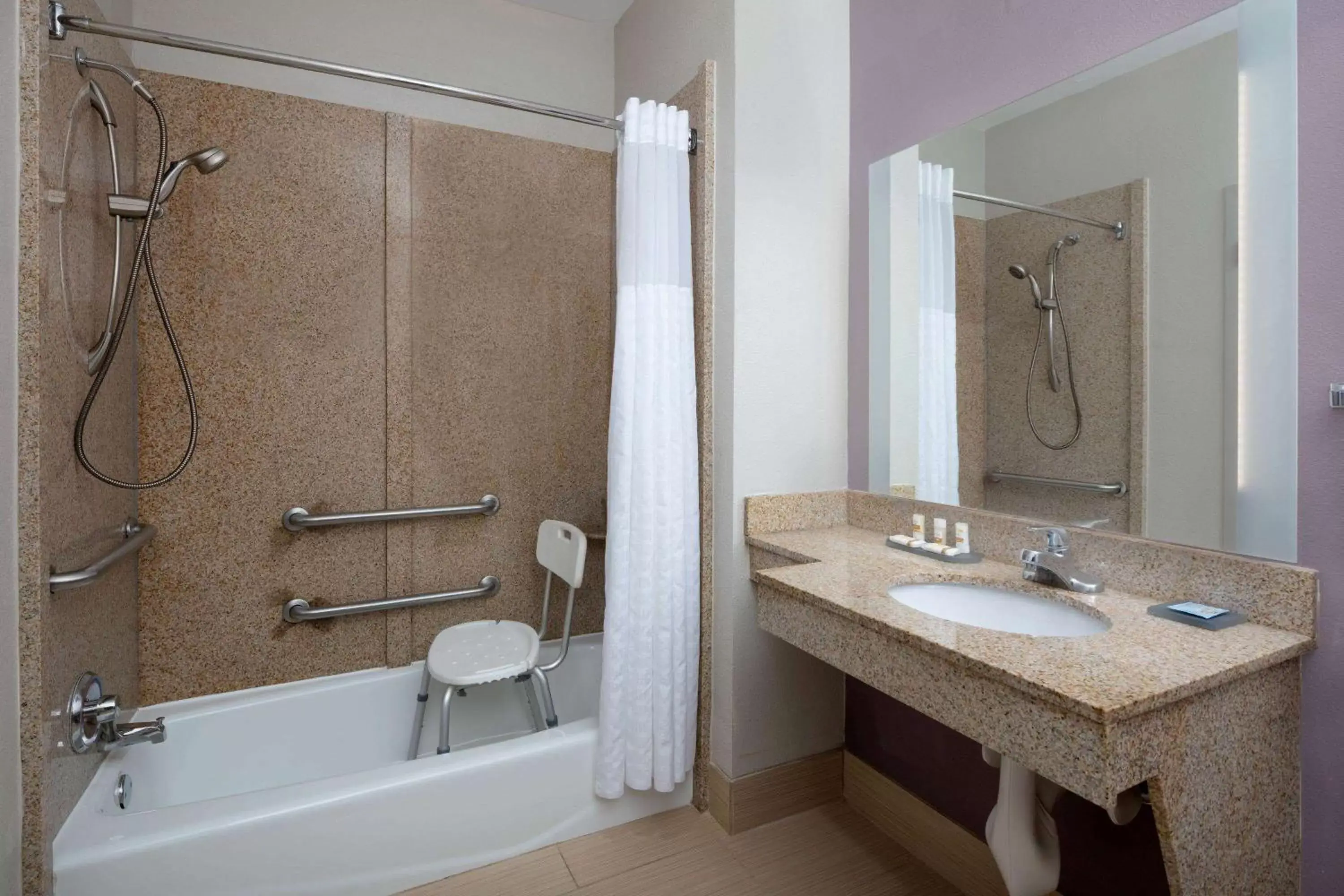 Bathroom in La Quinta by Wyndham Snellville - Stone Mountain