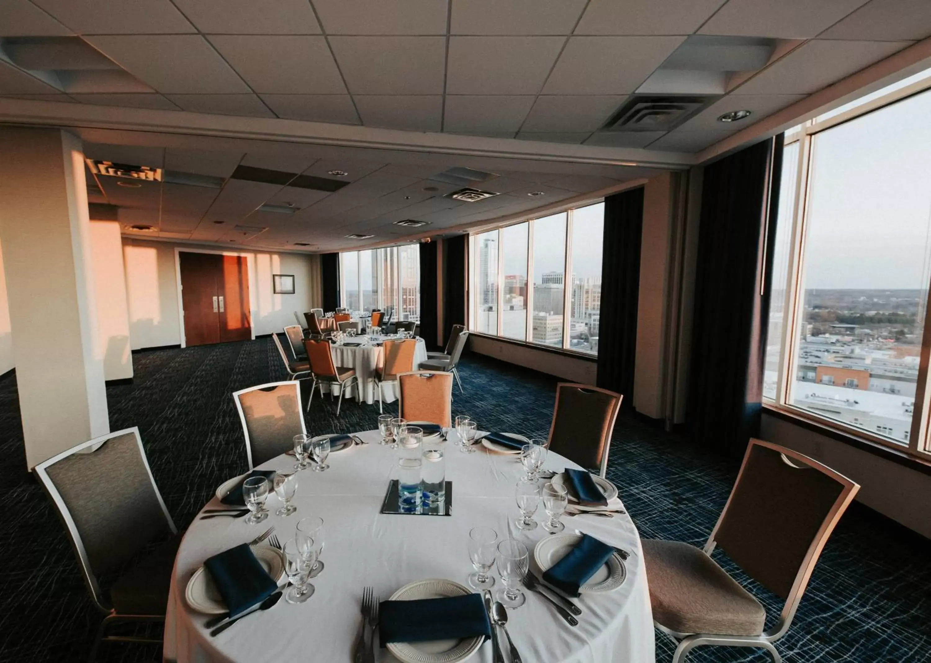 Meeting/conference room, Restaurant/Places to Eat in Holiday Inn Raleigh Downtown