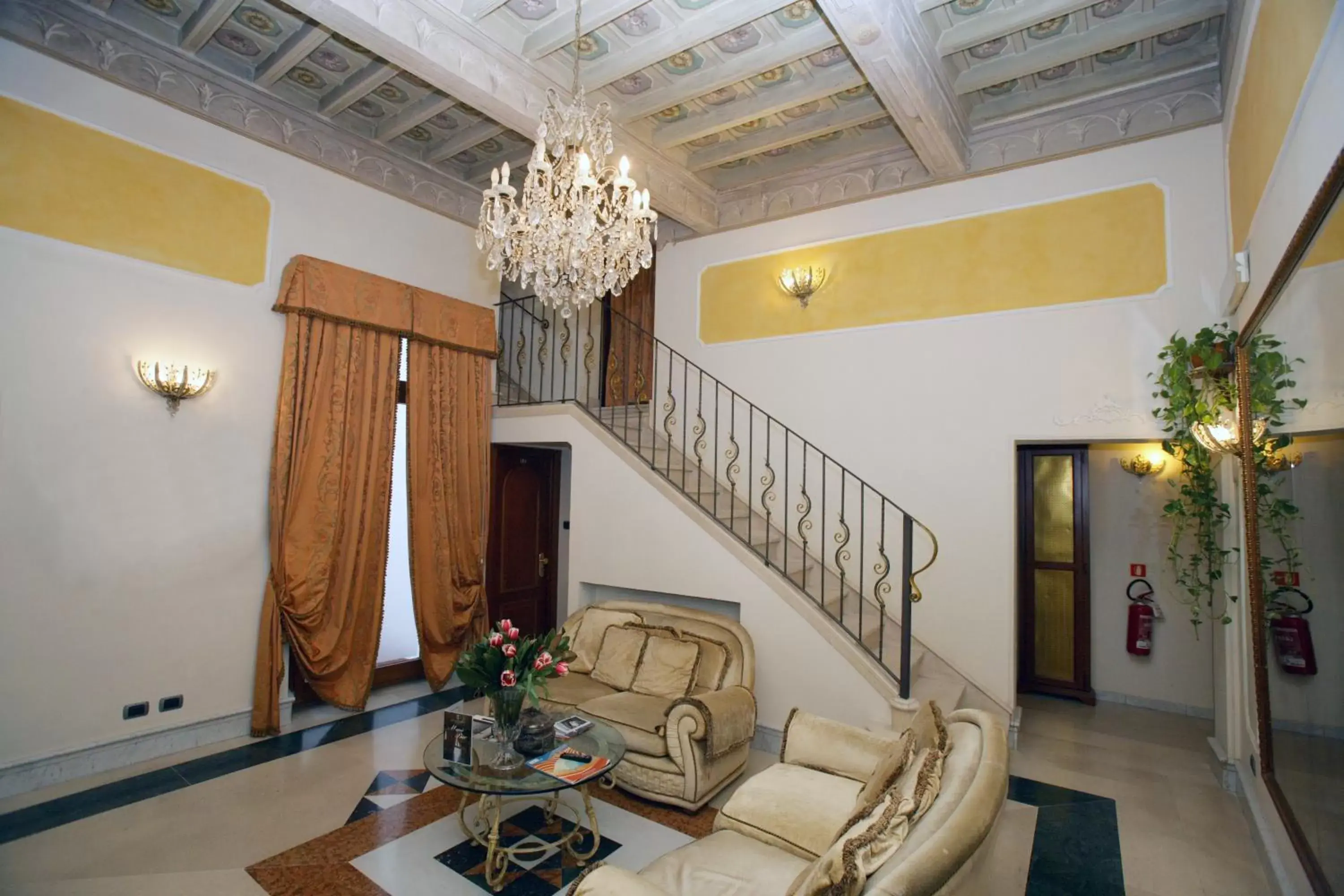 Communal lounge/ TV room, Seating Area in Domus Florentiae Hotel