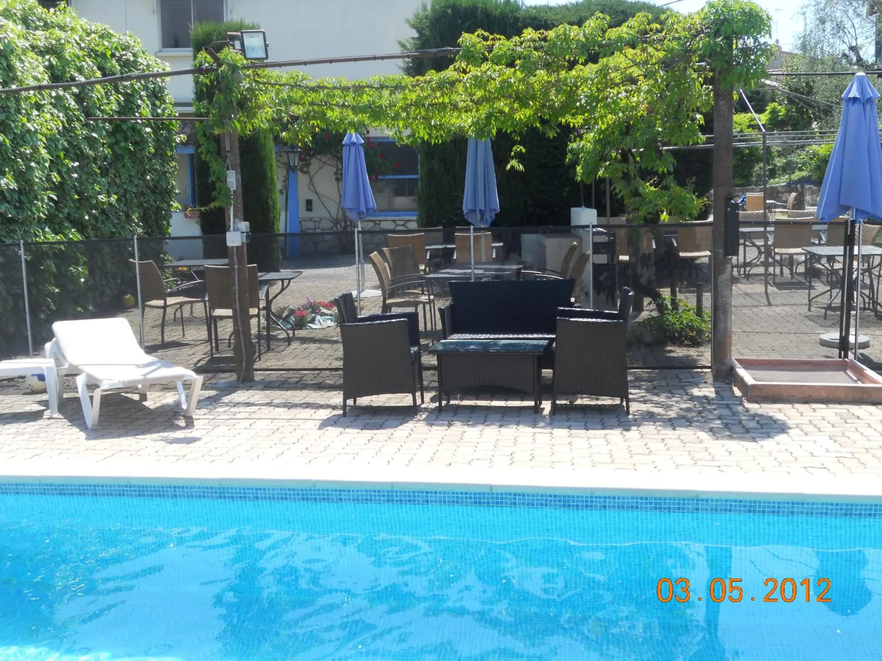 Swimming Pool in Logis Hotel des Cayrons