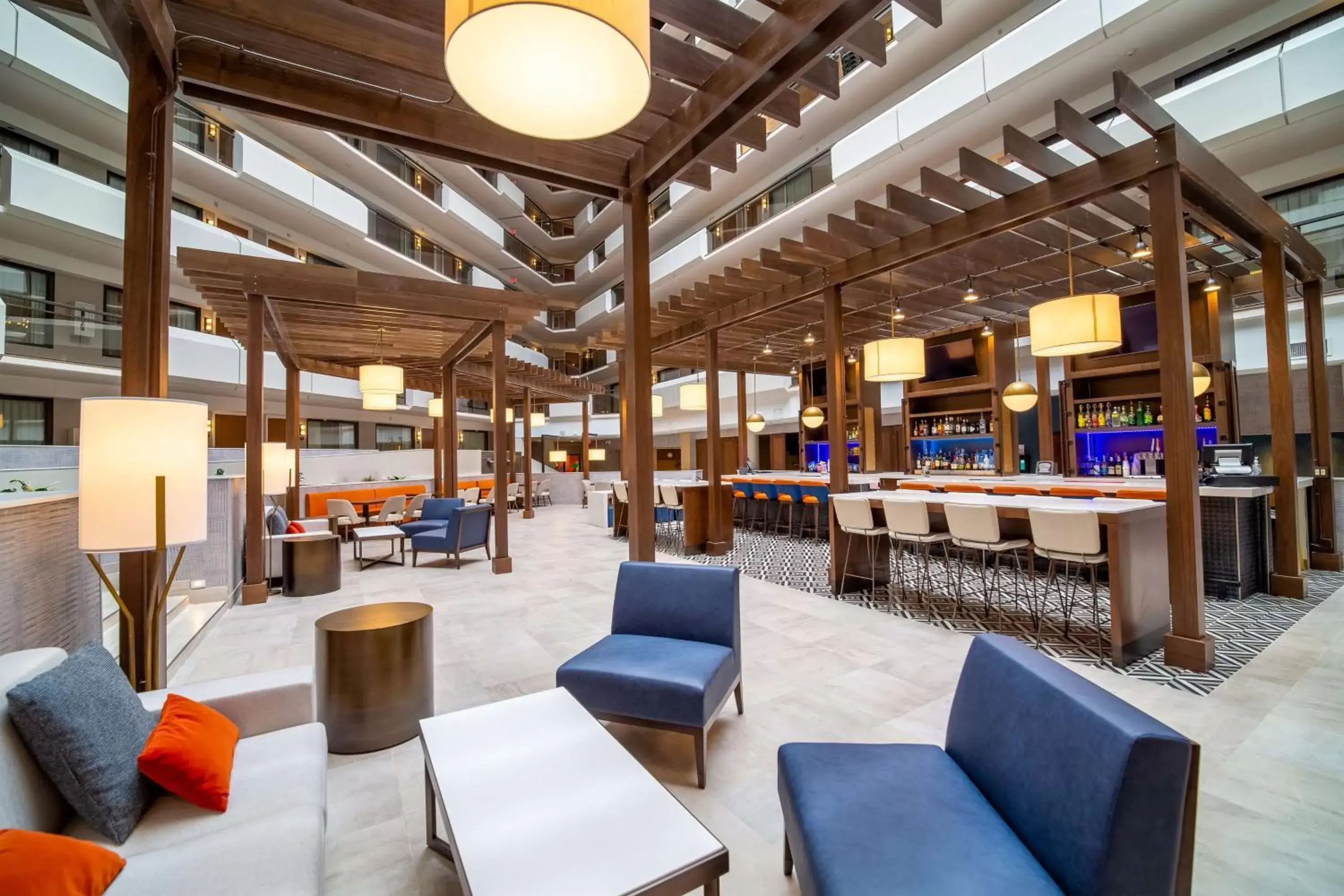 Lounge or bar in Embassy Suites by Hilton Kansas City Overland Park