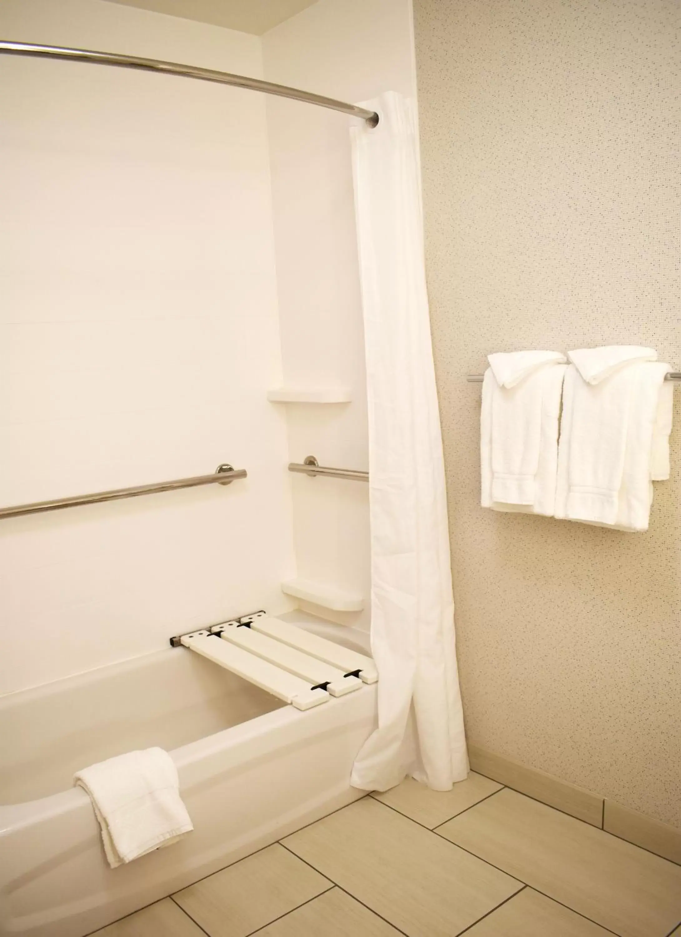 Photo of the whole room, Bathroom in Holiday Inn Express Hotel & Suites Albany, an IHG Hotel