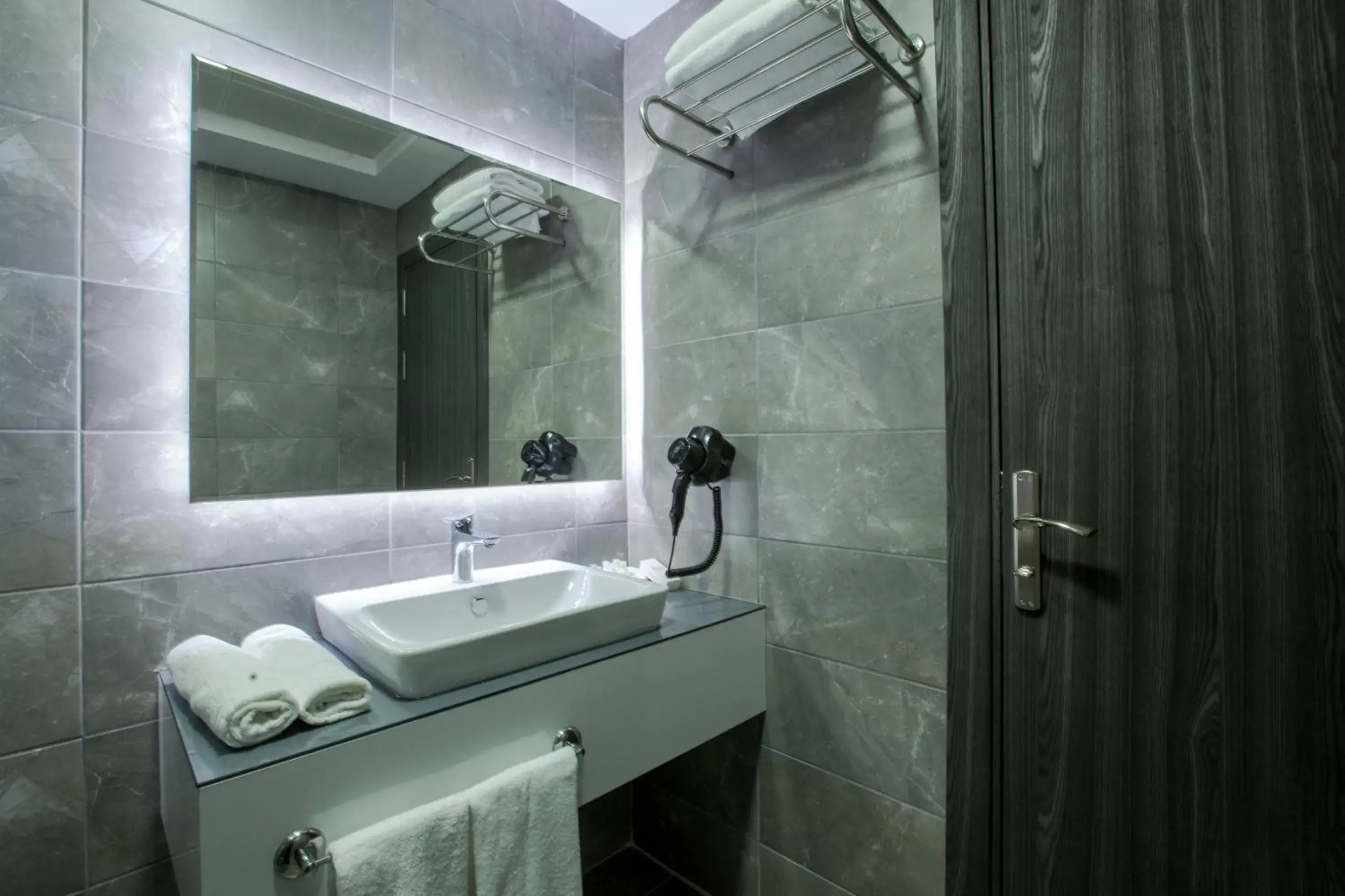 Shower, Bathroom in Cavit Duvan Prestige Hotel