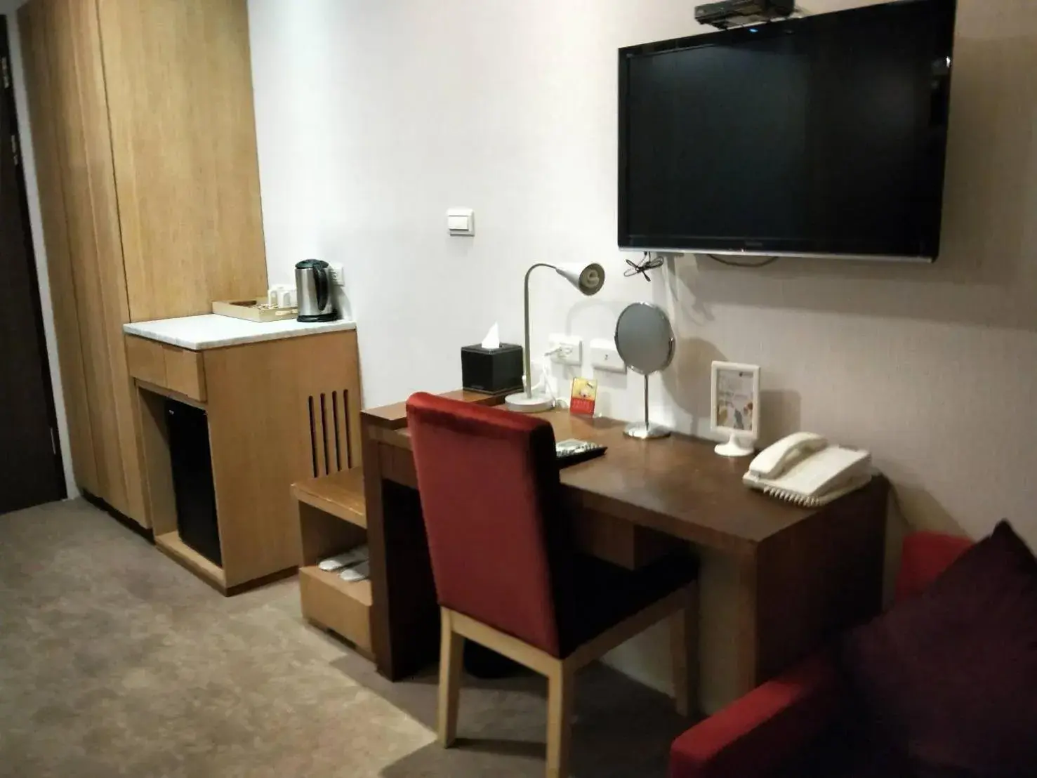 TV/Entertainment Center in In Young Hotel