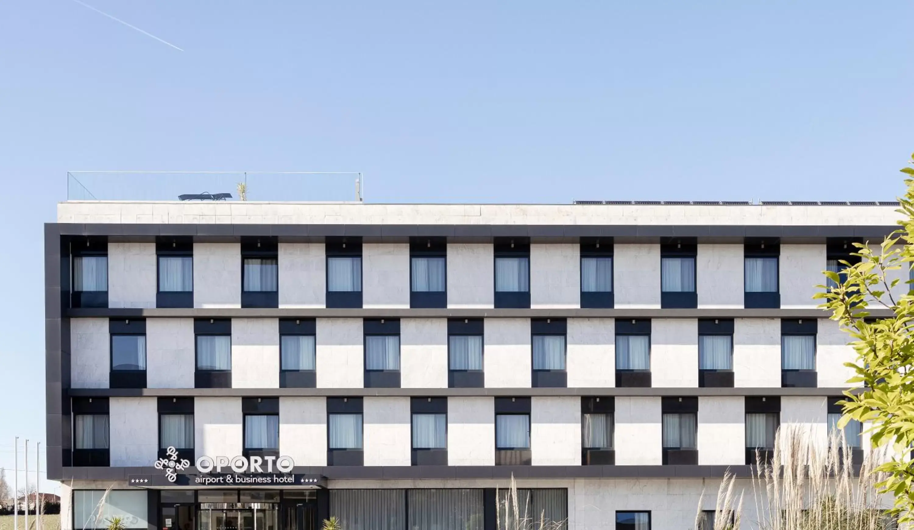 Property Building in Oporto Airport & Business Hotel