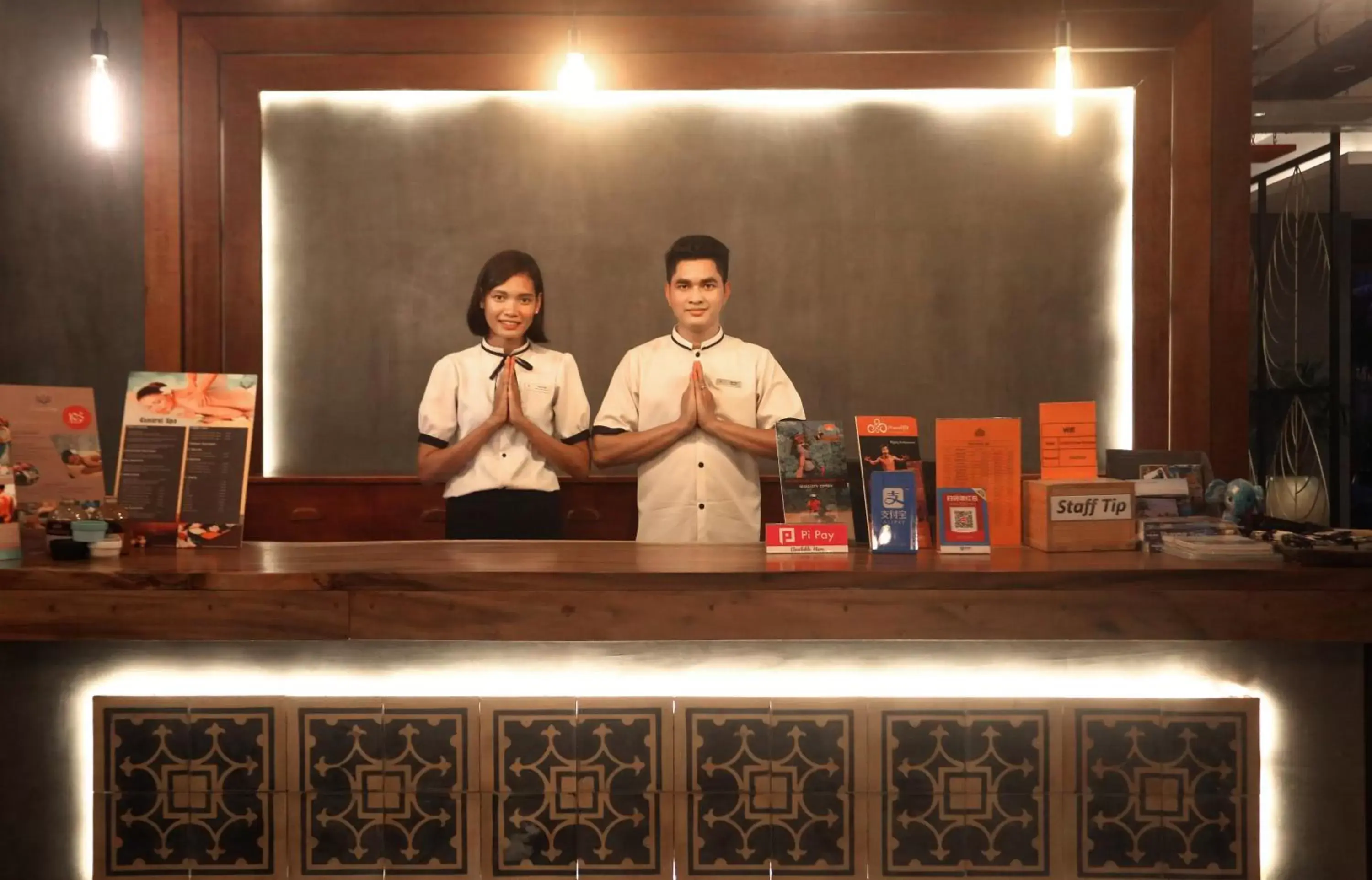 Lobby or reception, Staff in Central Corner d'Angkor