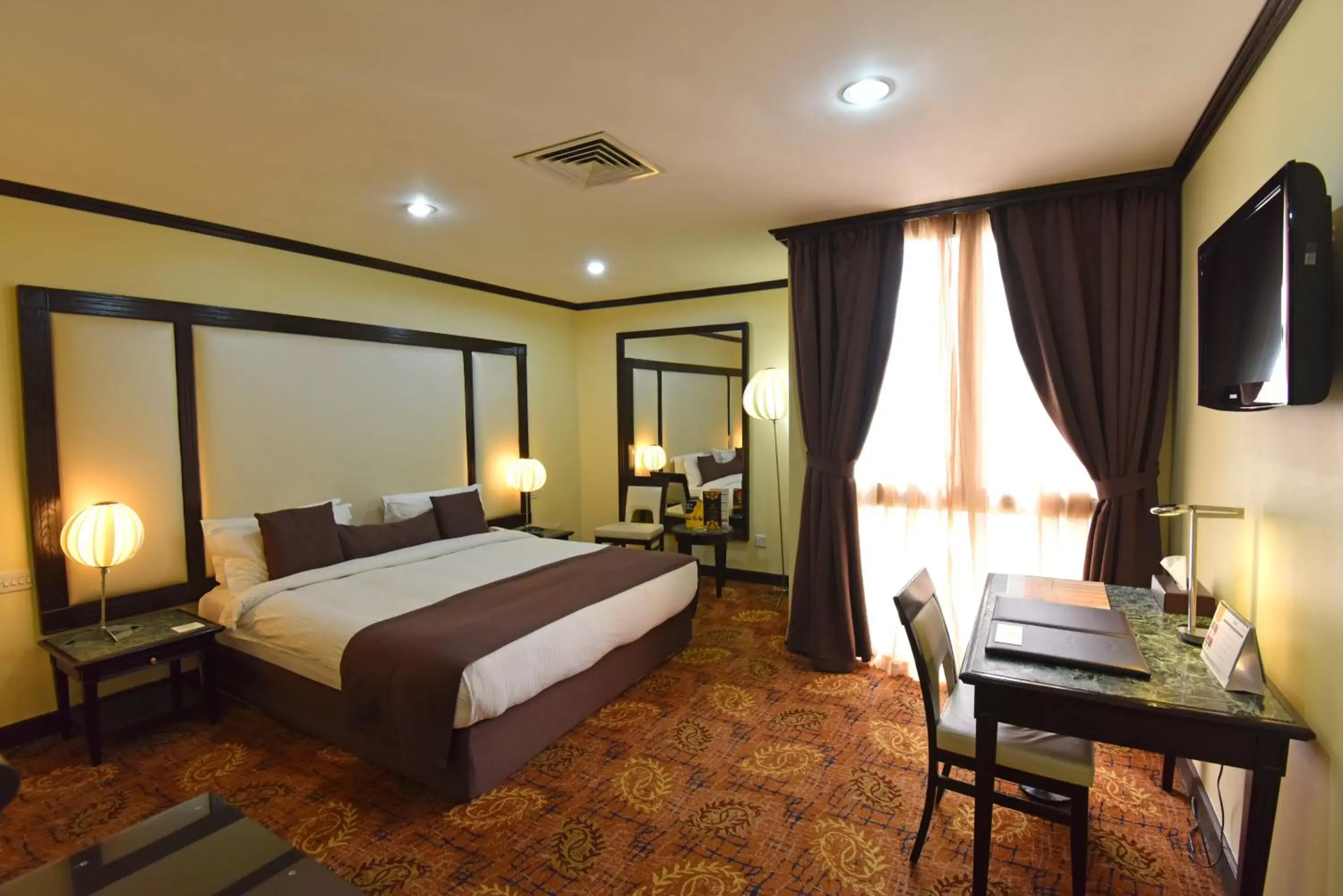 Bedroom, Bed in Inn & Go Kuwait Plaza