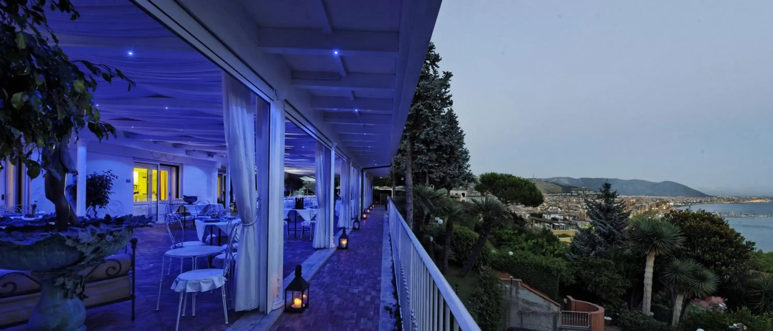 Restaurant/places to eat, Balcony/Terrace in Hotel Villa Poseidon & Events