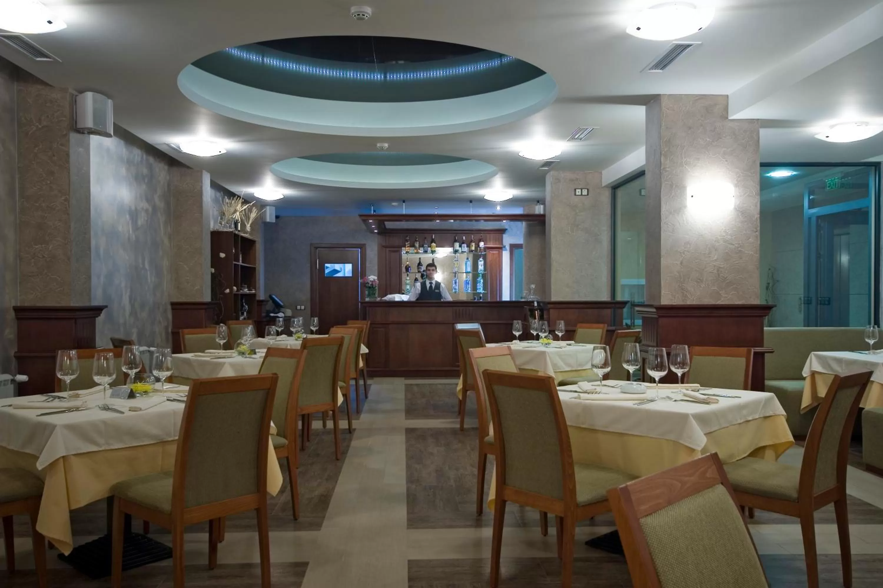 Restaurant/places to eat in Budapest Hotel - Free Parking