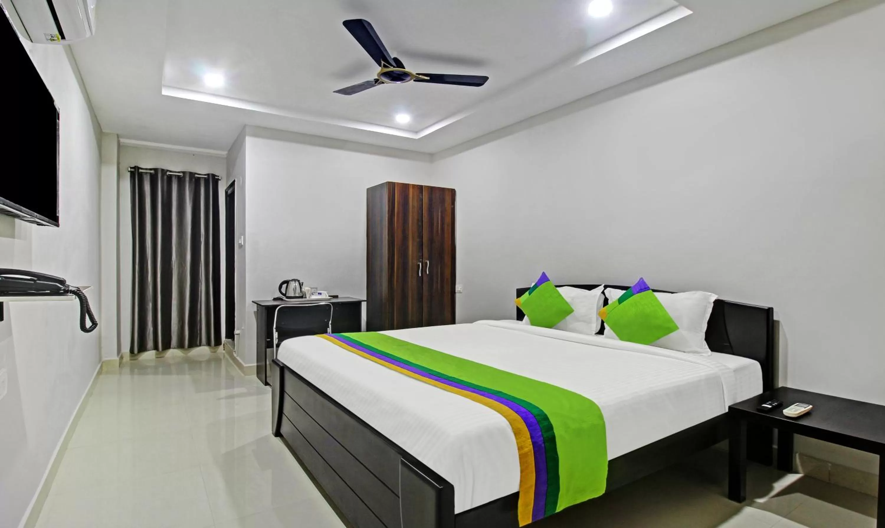 Bedroom, Bed in Itsy Hotels Sunrise Grand, Hitech City