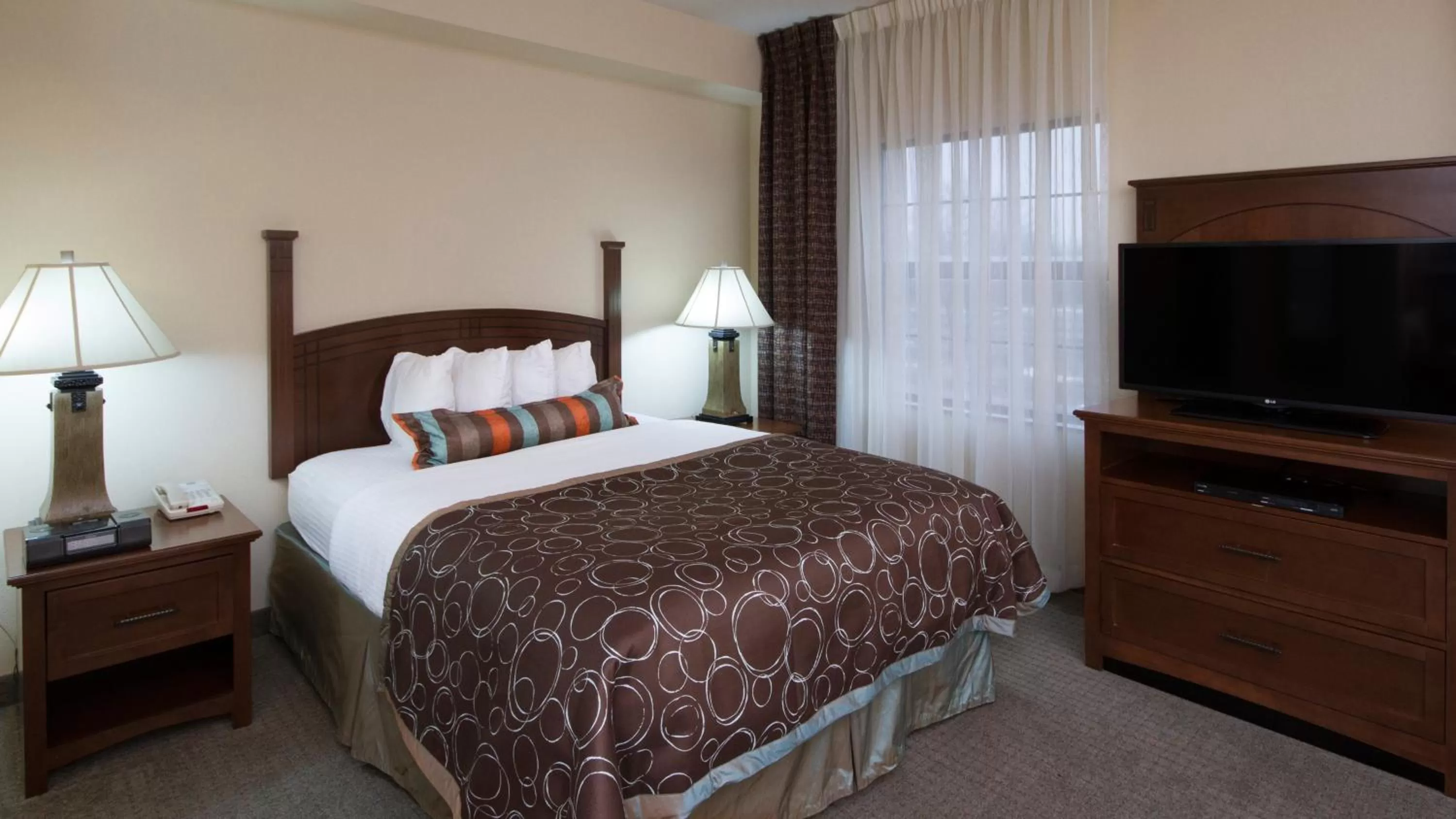Photo of the whole room, Bed in Staybridge Suites Buffalo by IHG