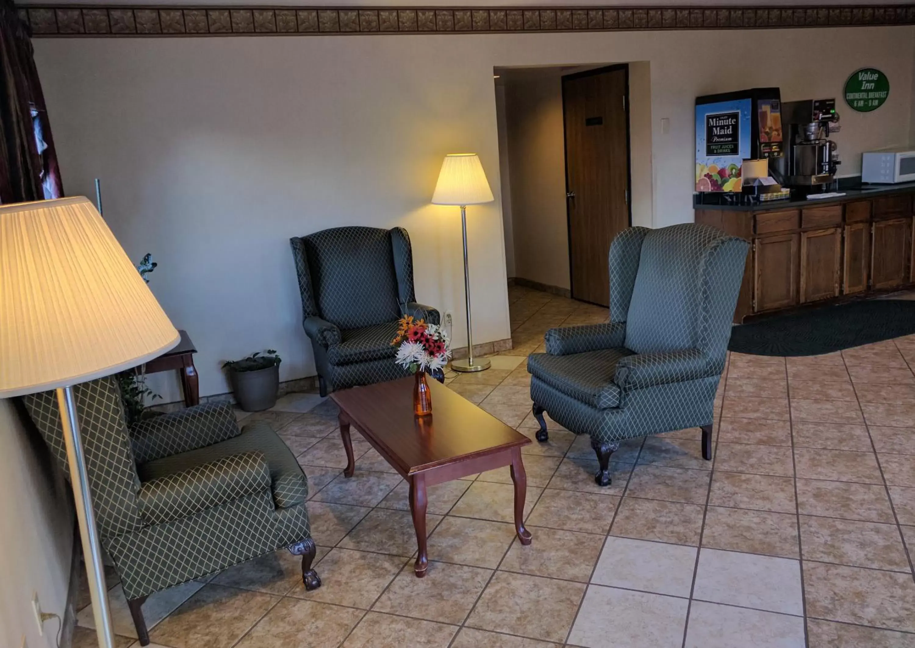 Seating Area in Value Inn Harrisburg-York