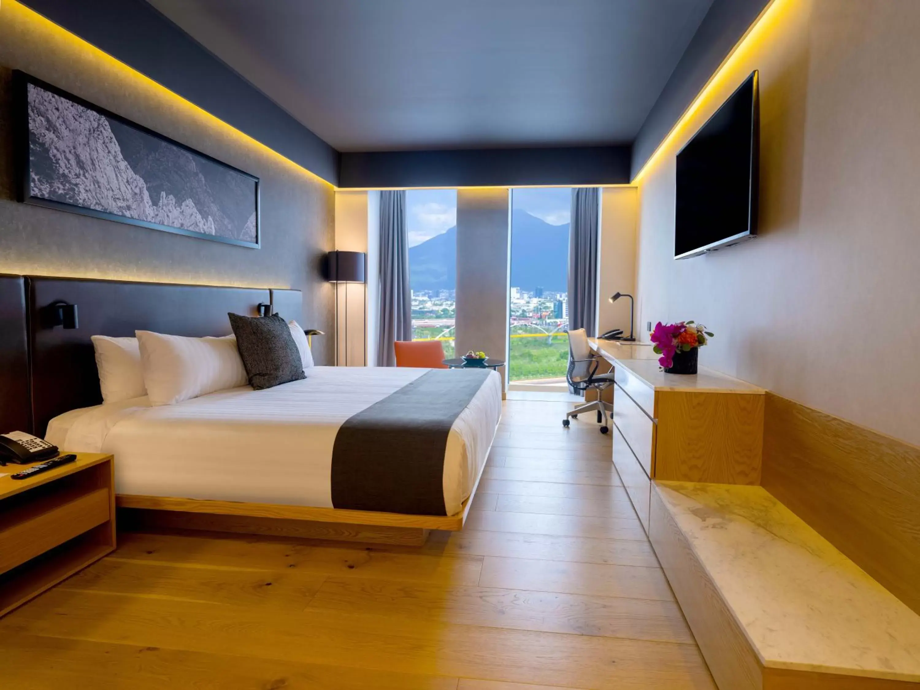 King Room with Mountain View in Galeria Plaza Monterrey King Room with Mountain View in Galeria Plaza Monterrey