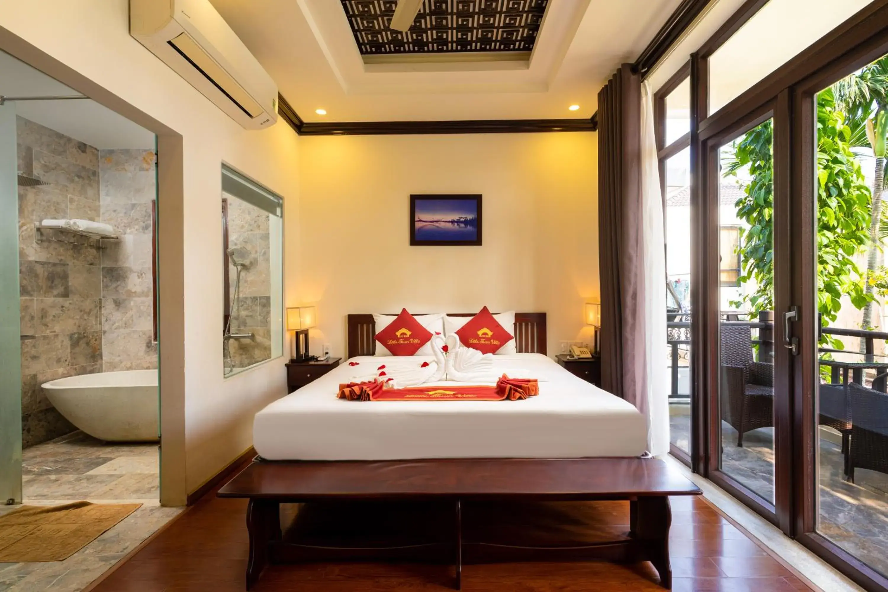 Bed in Little Town Villa Hoi An