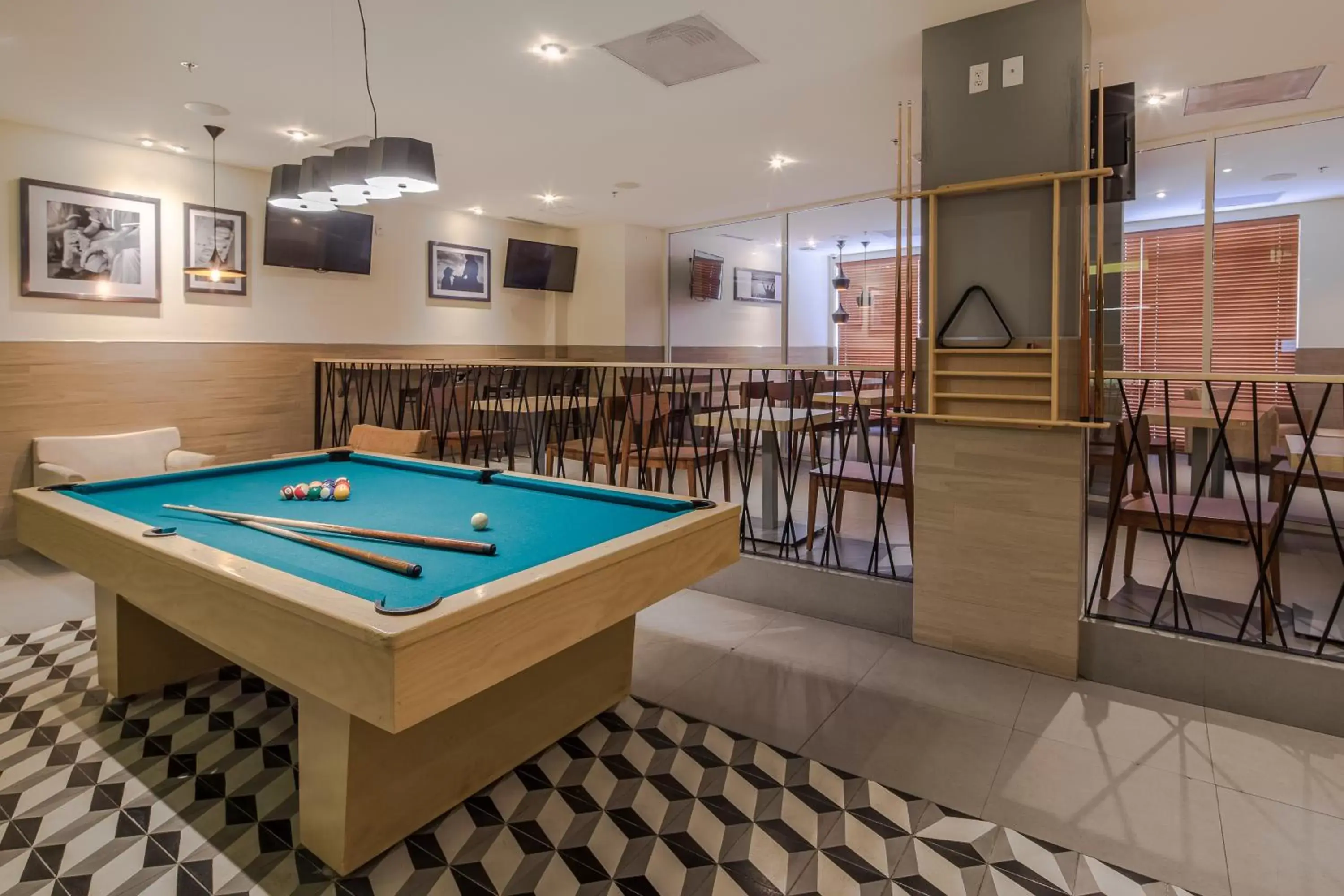 Lounge or bar, Billiards in Microtel Inn & Suites by Wyndham Culiacán