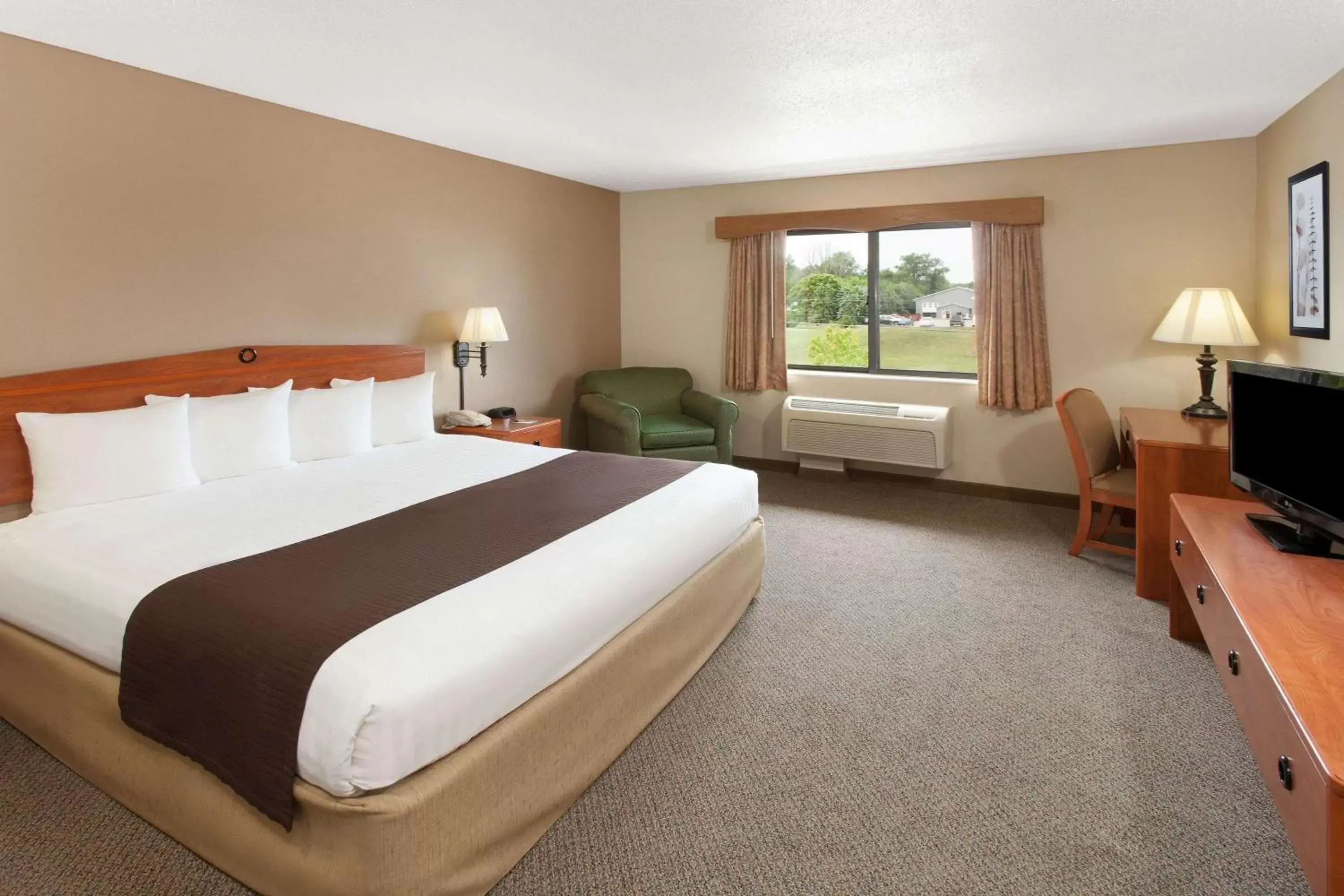 Photo of the whole room, Bed in AmericInn by Wyndham Greenville