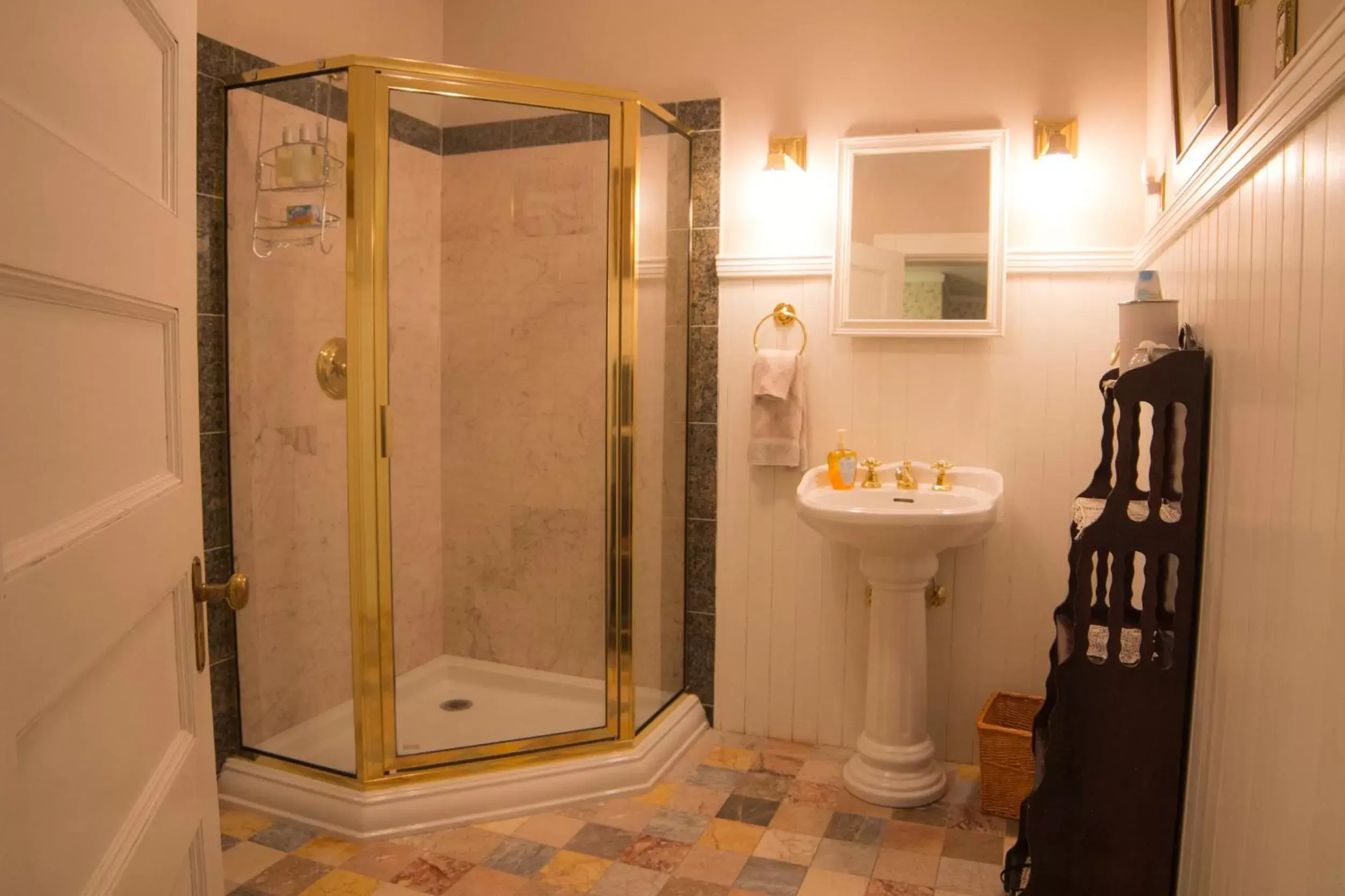 Bathroom in Lehmann House Bed & Breakfast