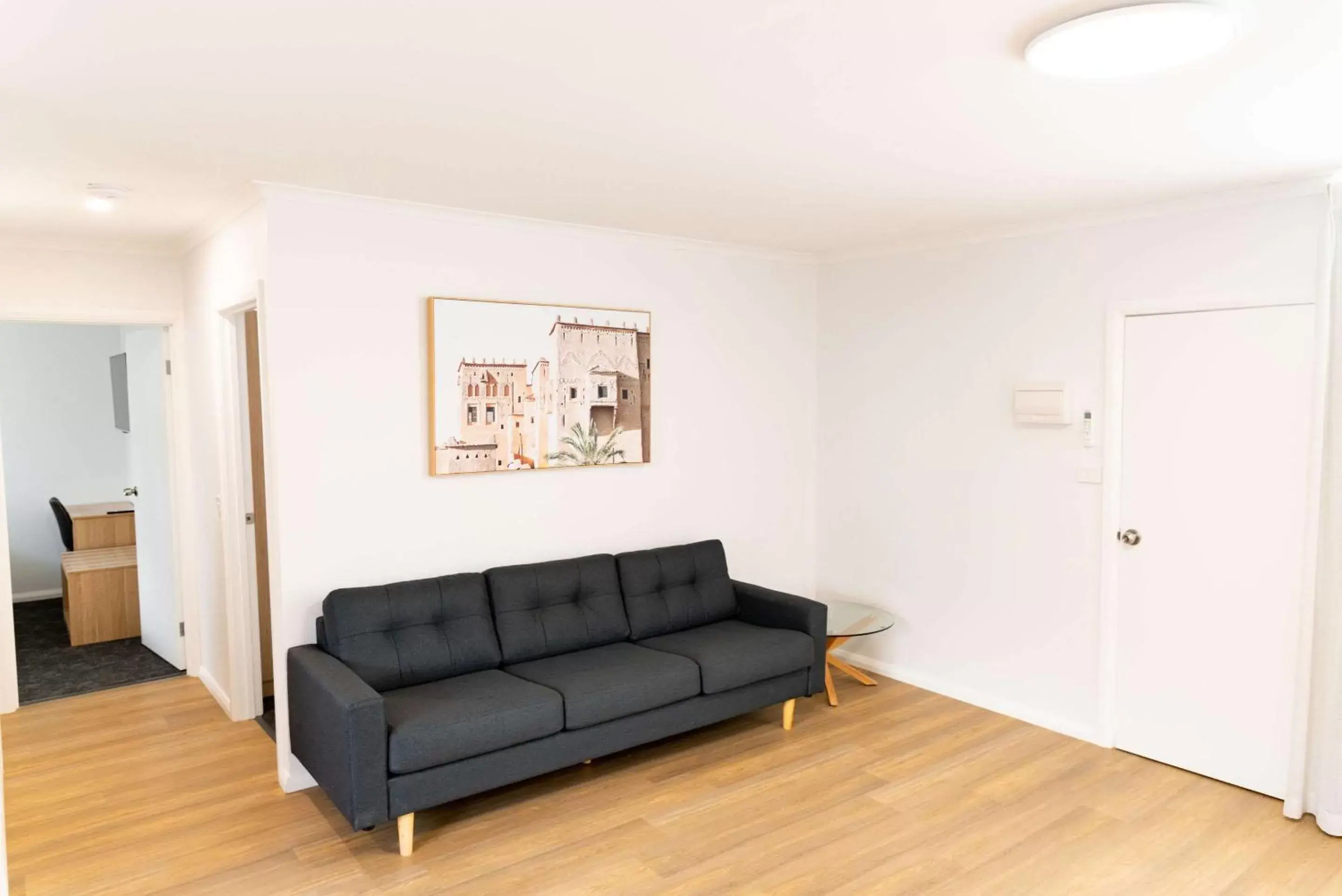 Bedroom, Seating Area in Econo Lodge Mildura