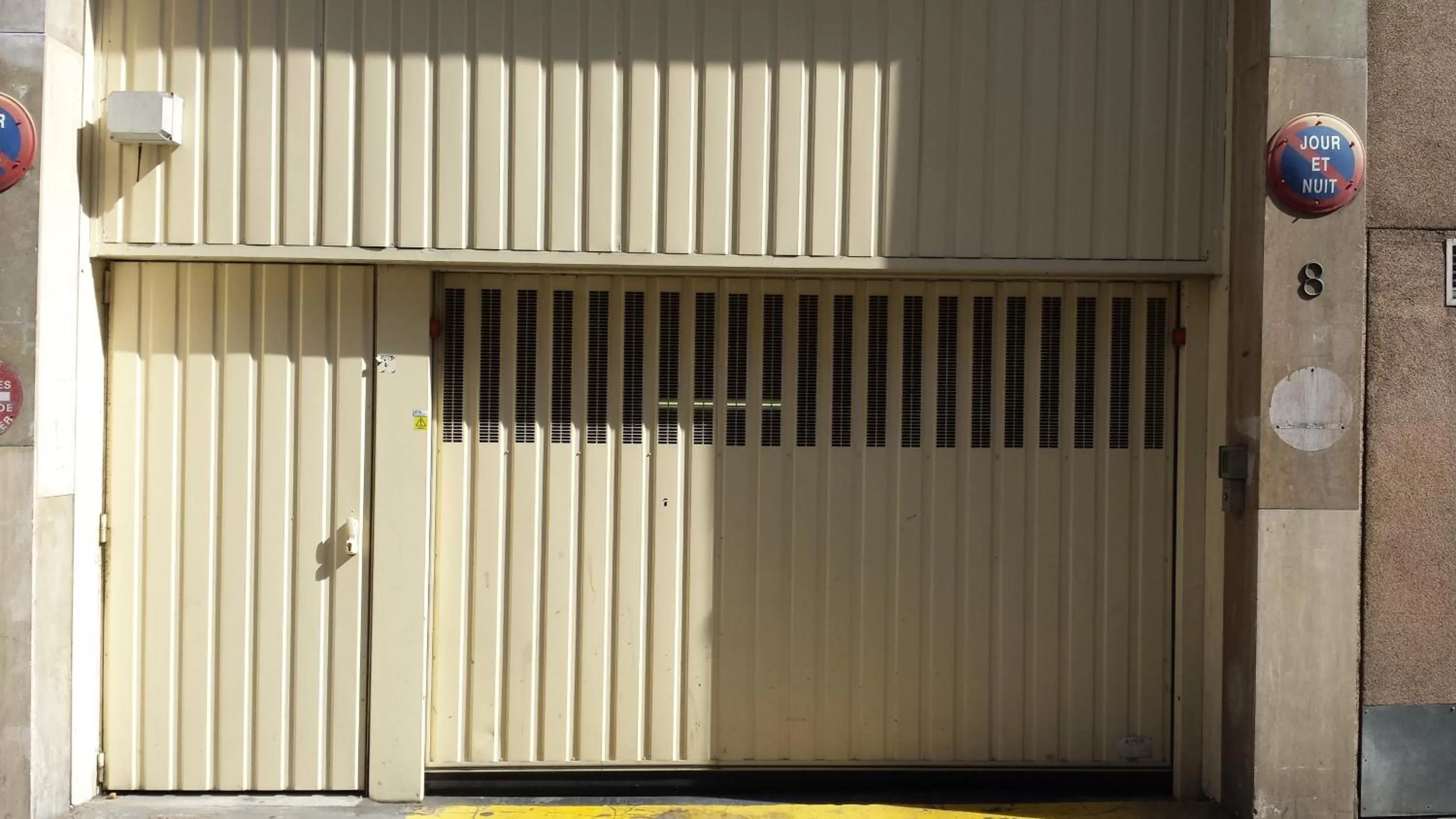 Facade/entrance in ATN Hôtel