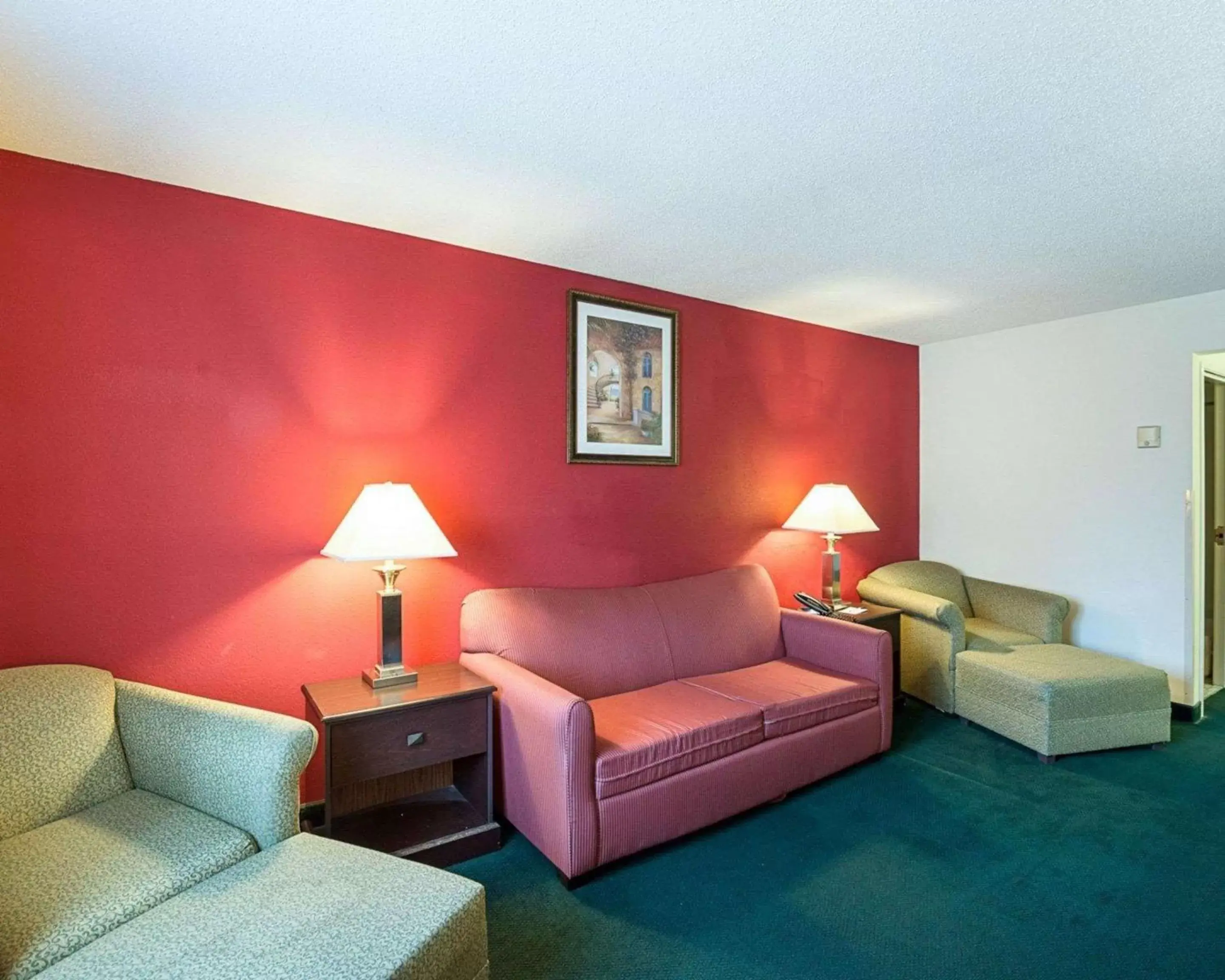 Photo of the whole room, Seating Area in Quality Inn & Suites - Gettysburg