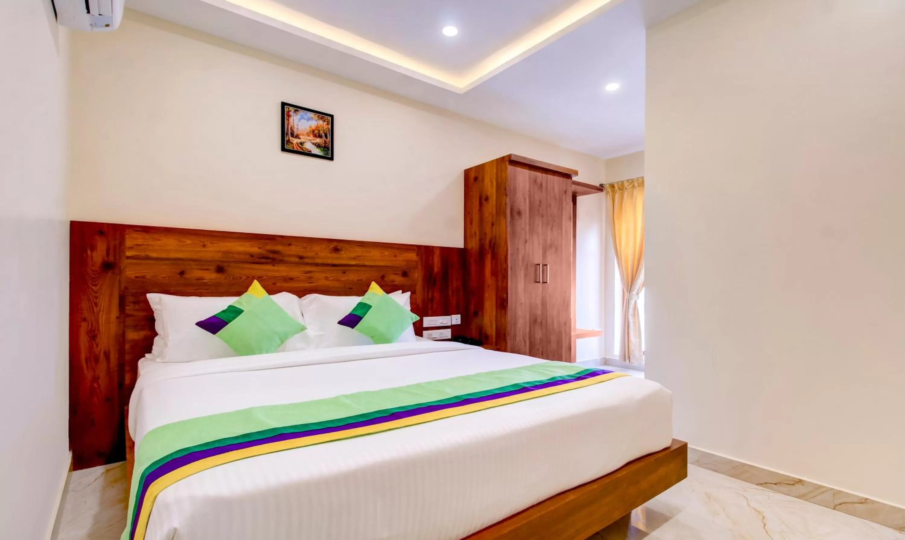 Bedroom, Bed in Treebo The Meridian