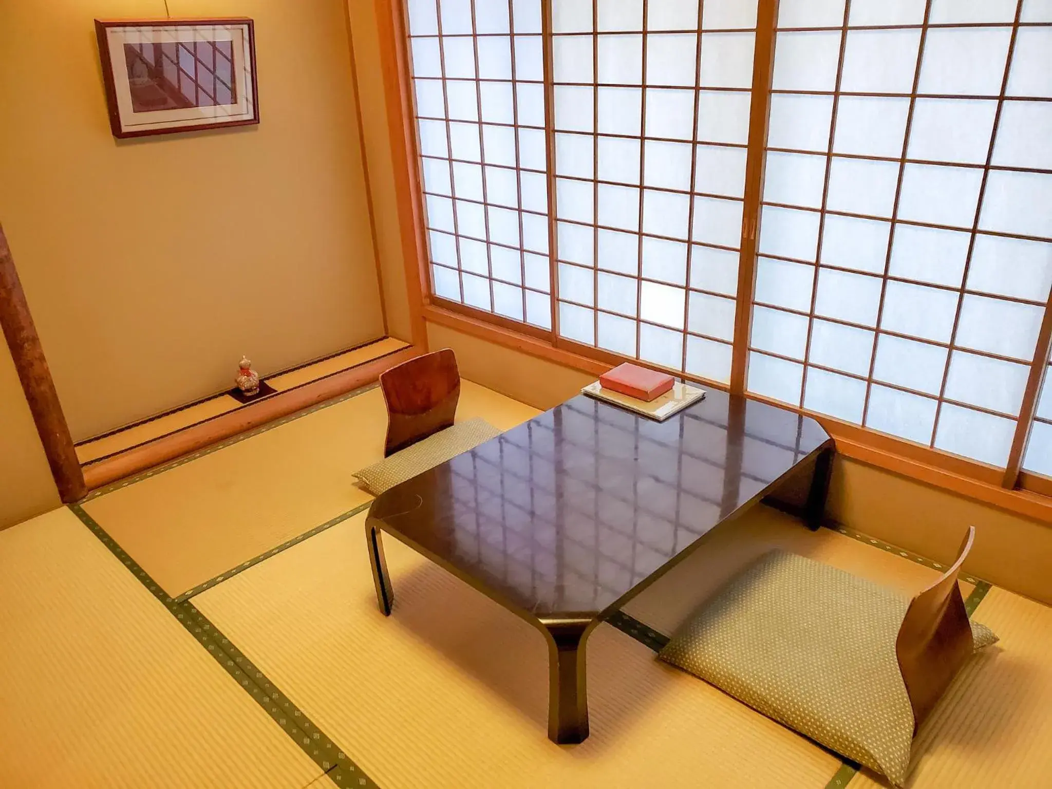 Photo of the whole room, Dining Area in Ryokan Ryokufuso