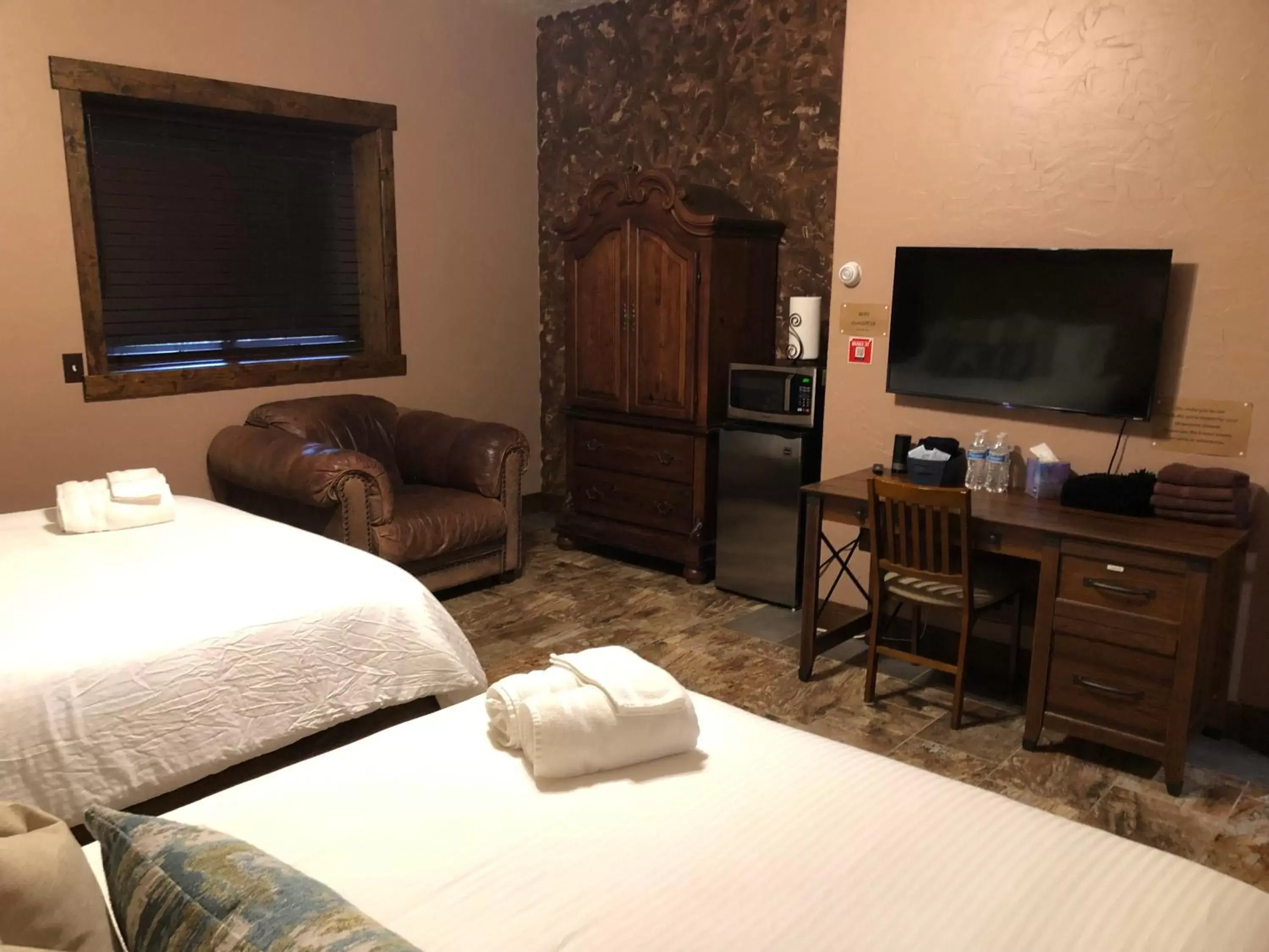 Family Room with Shared Bathroom in Zion Cliff Lodge Family Room with Shared Bathroom in Zion Cliff Lodge