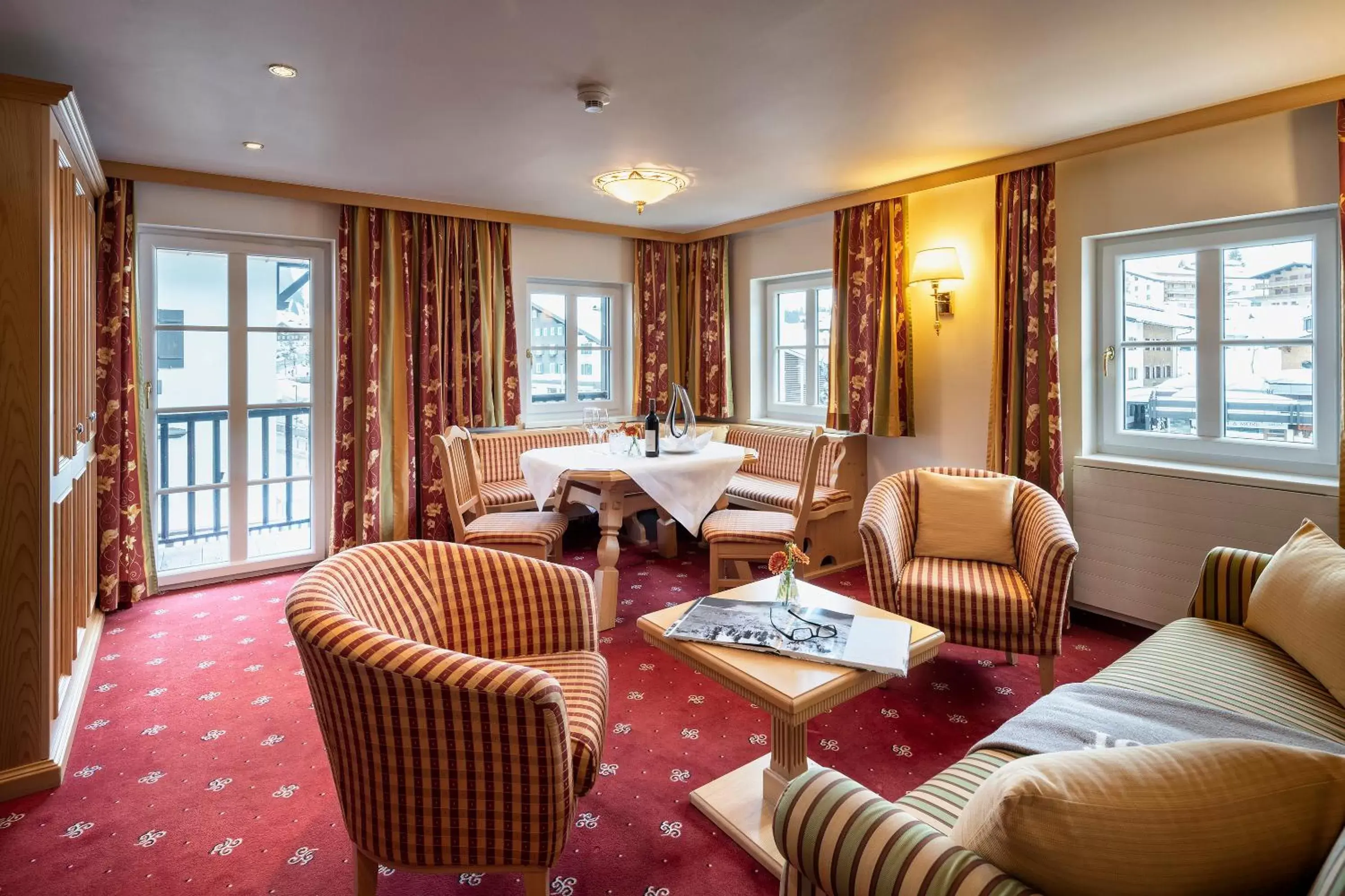 Living room, Seating Area in Hotel Tannbergerhof im Zentrum von Lech