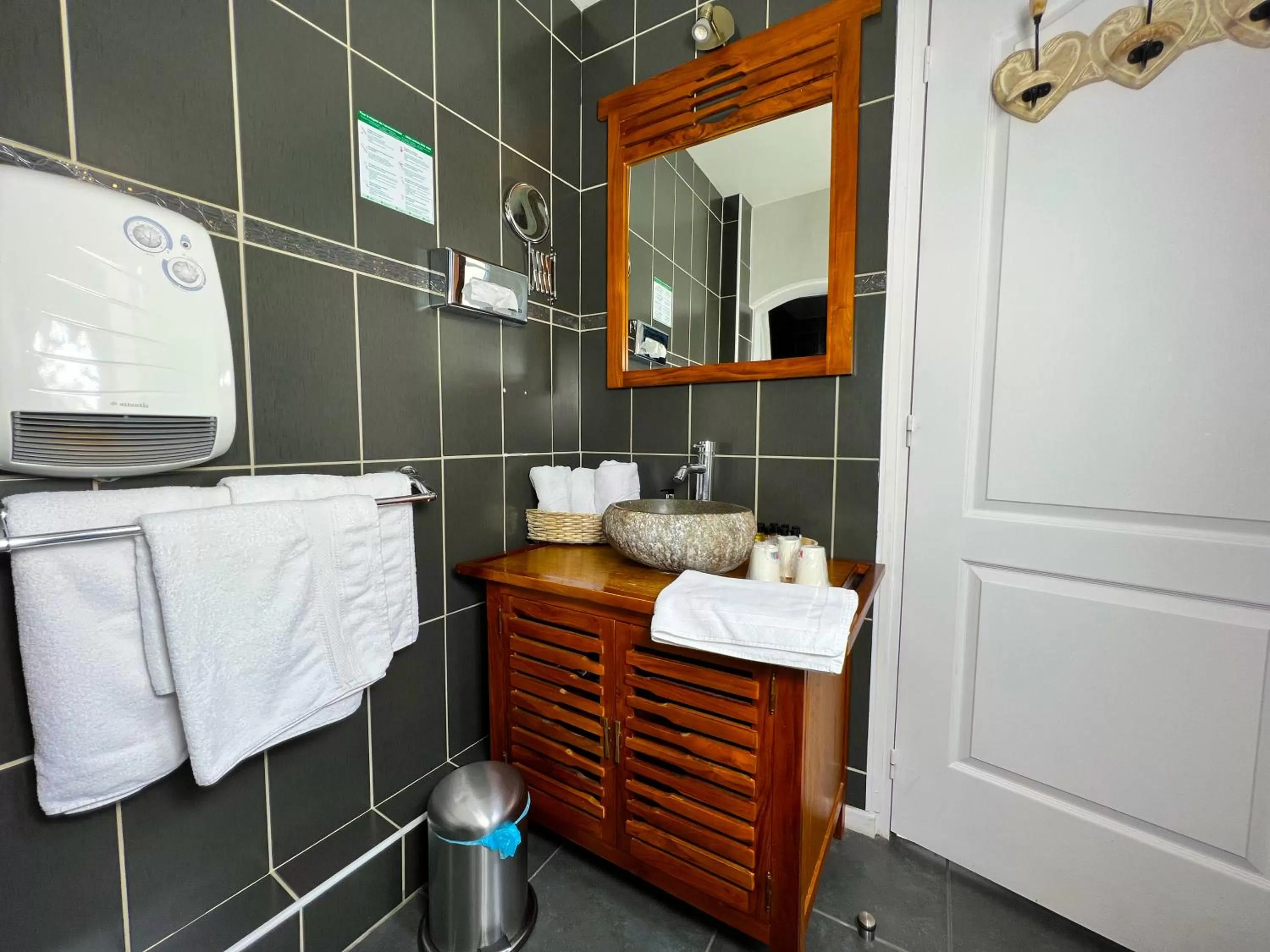 Bathroom in Hotel De La Poste