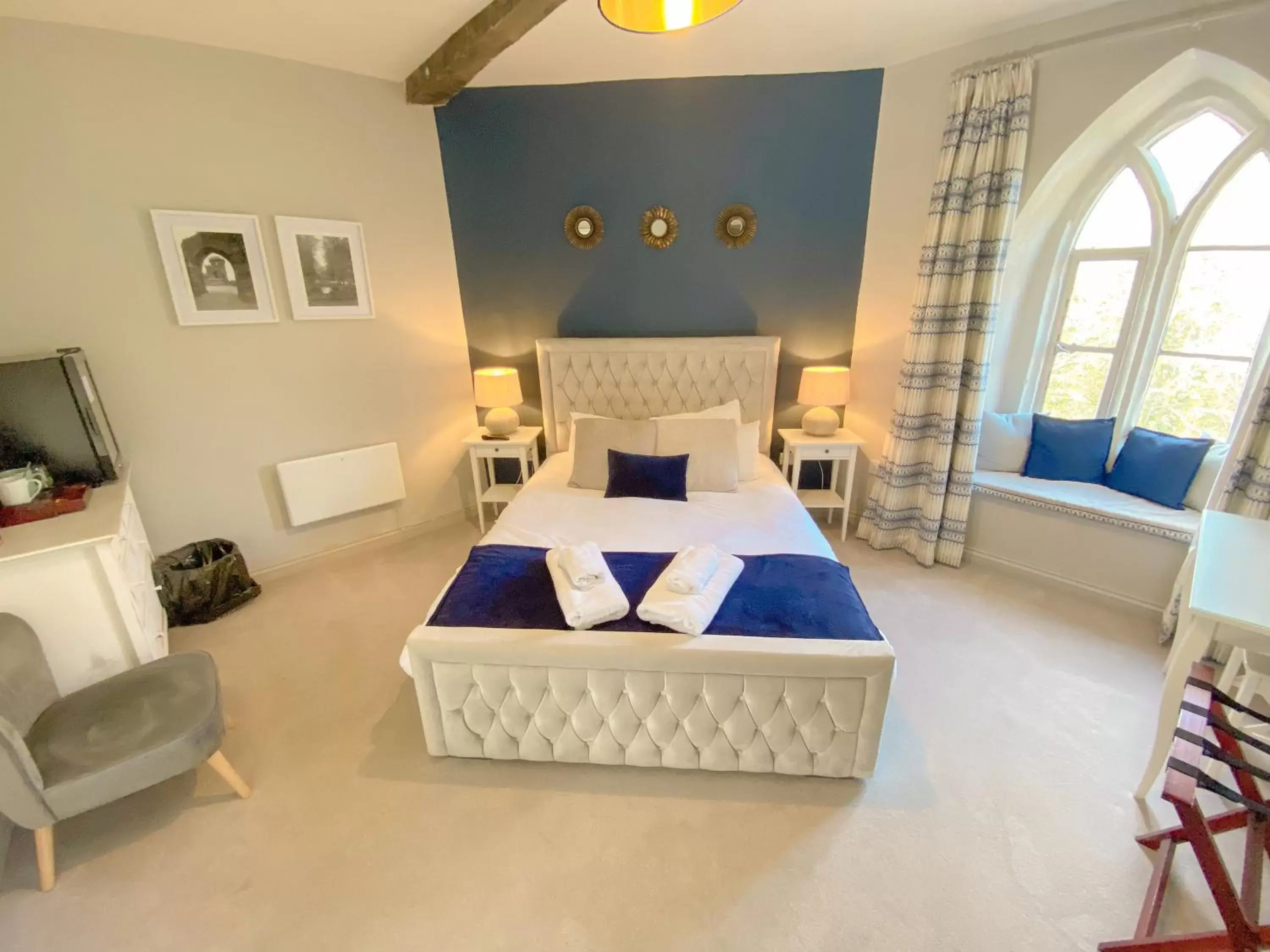 Bedroom, Bed in Castle At Edgehill