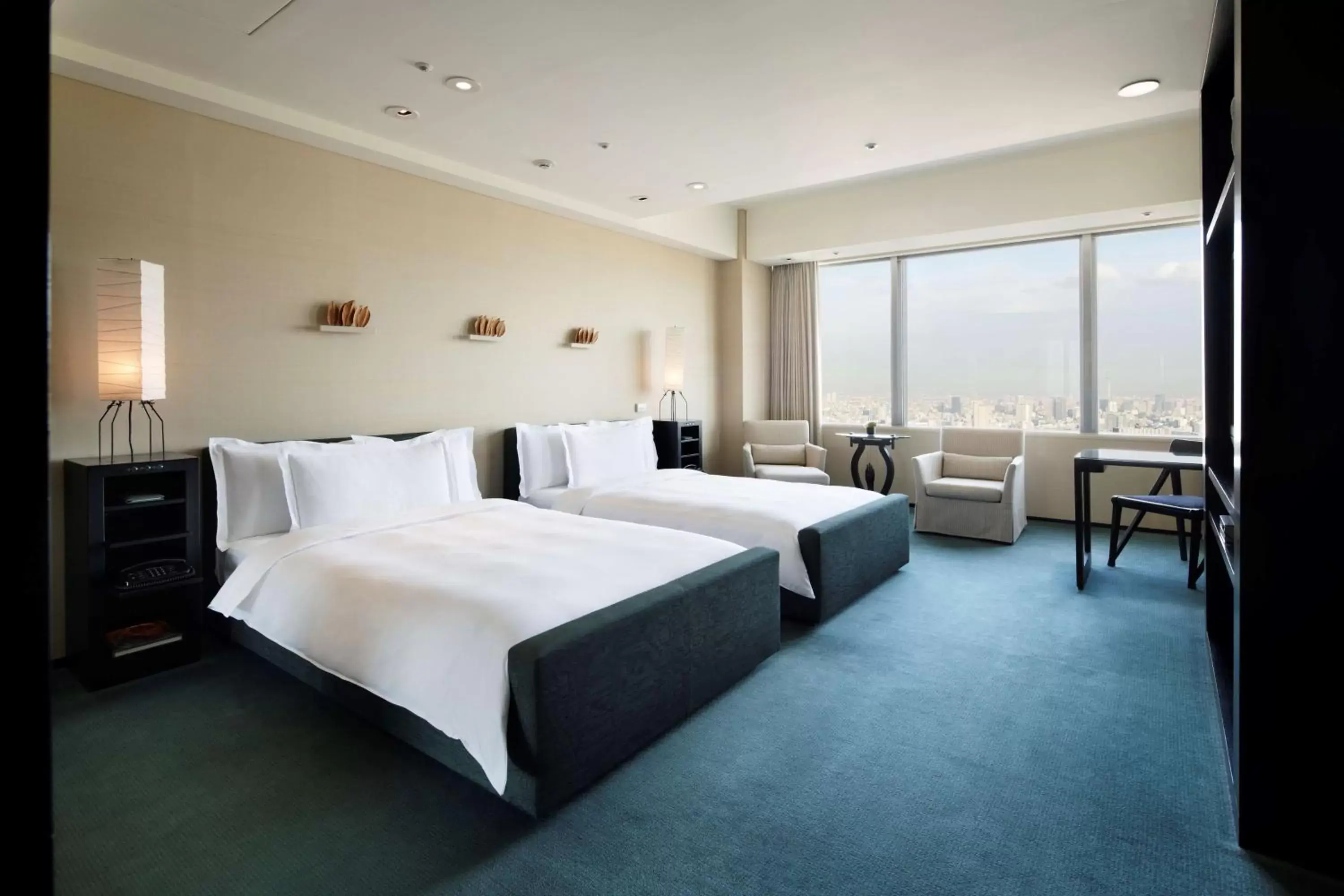 Photo of the whole room, Bed in Park Hyatt Tokyo