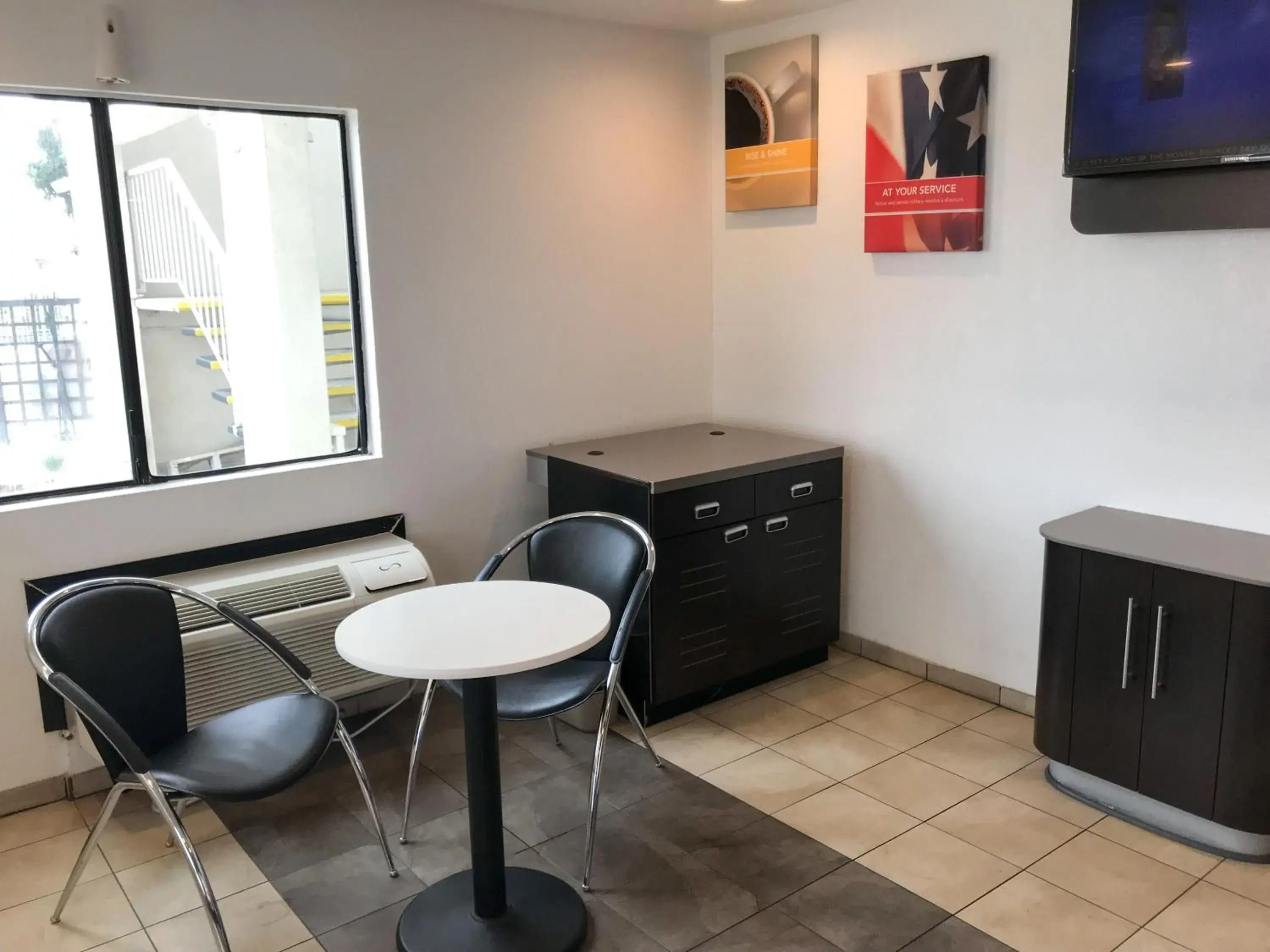 Lobby or reception, Dining Area in Motel 6 Westley, CA