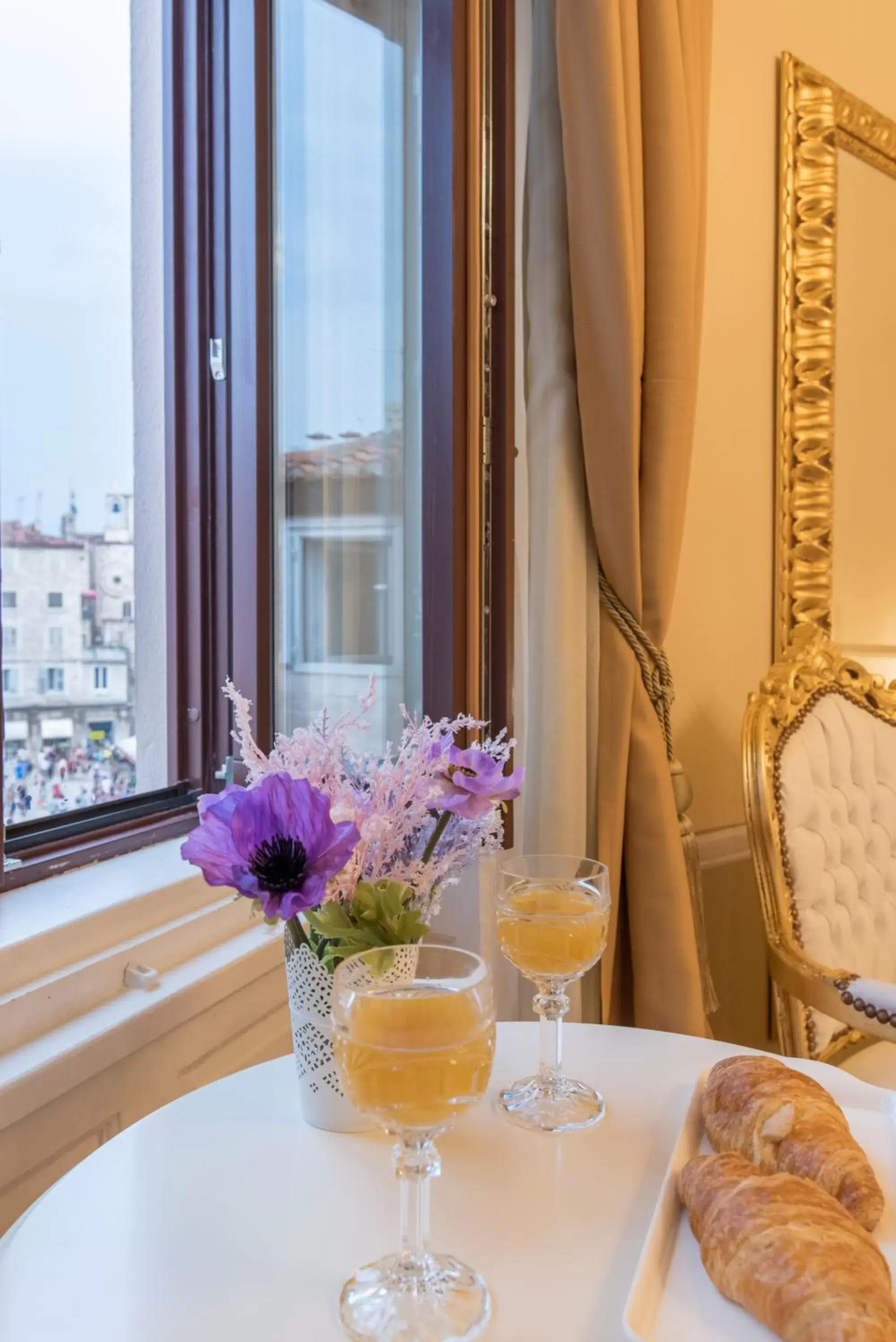 Food and drinks in Central Square Heritage Hotel Food and drinks in Central Square Heritage Hotel