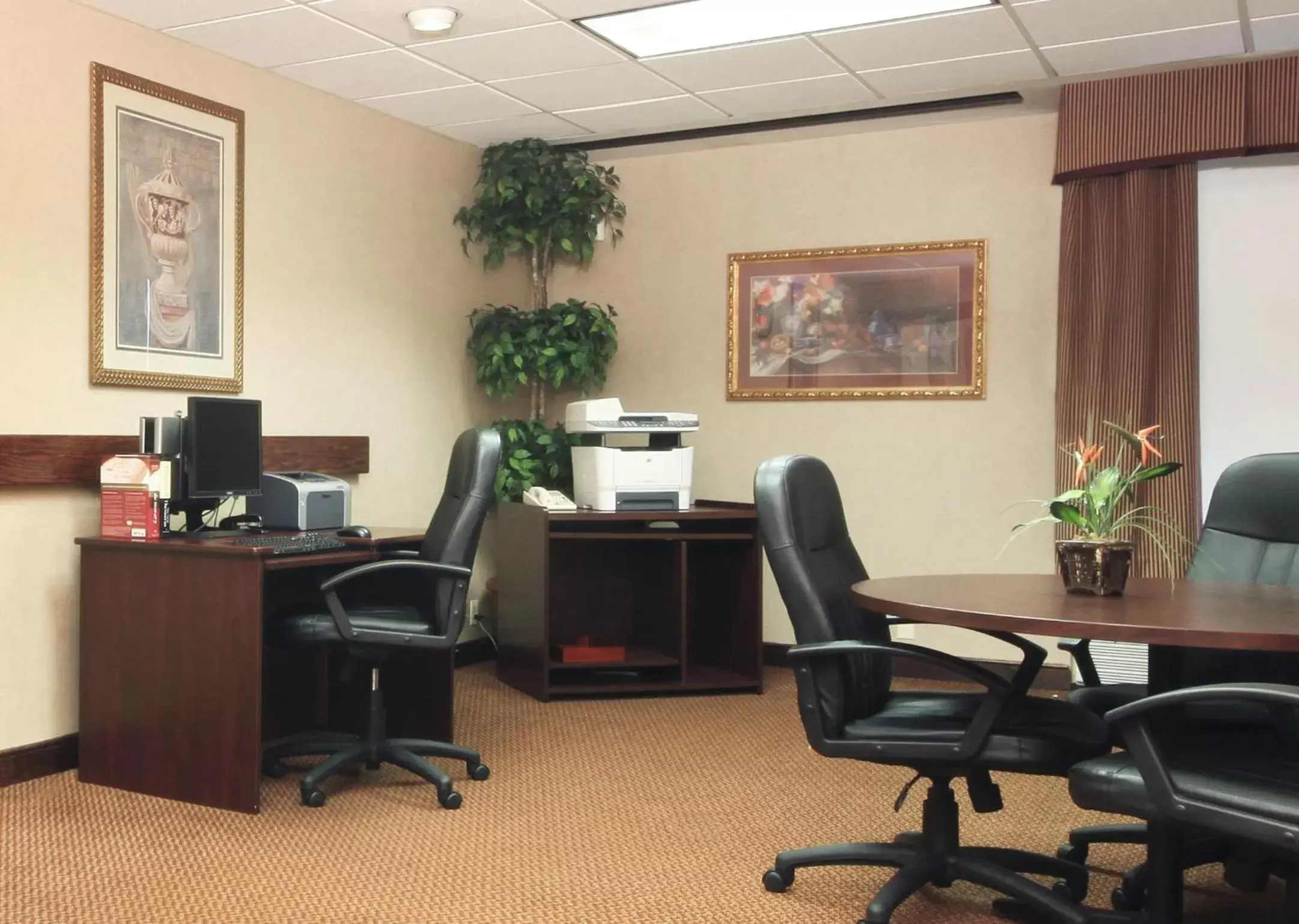Business facilities, Business Area/Conference Room in SureStay Hotel by Best Western Secaucus Meadowlands