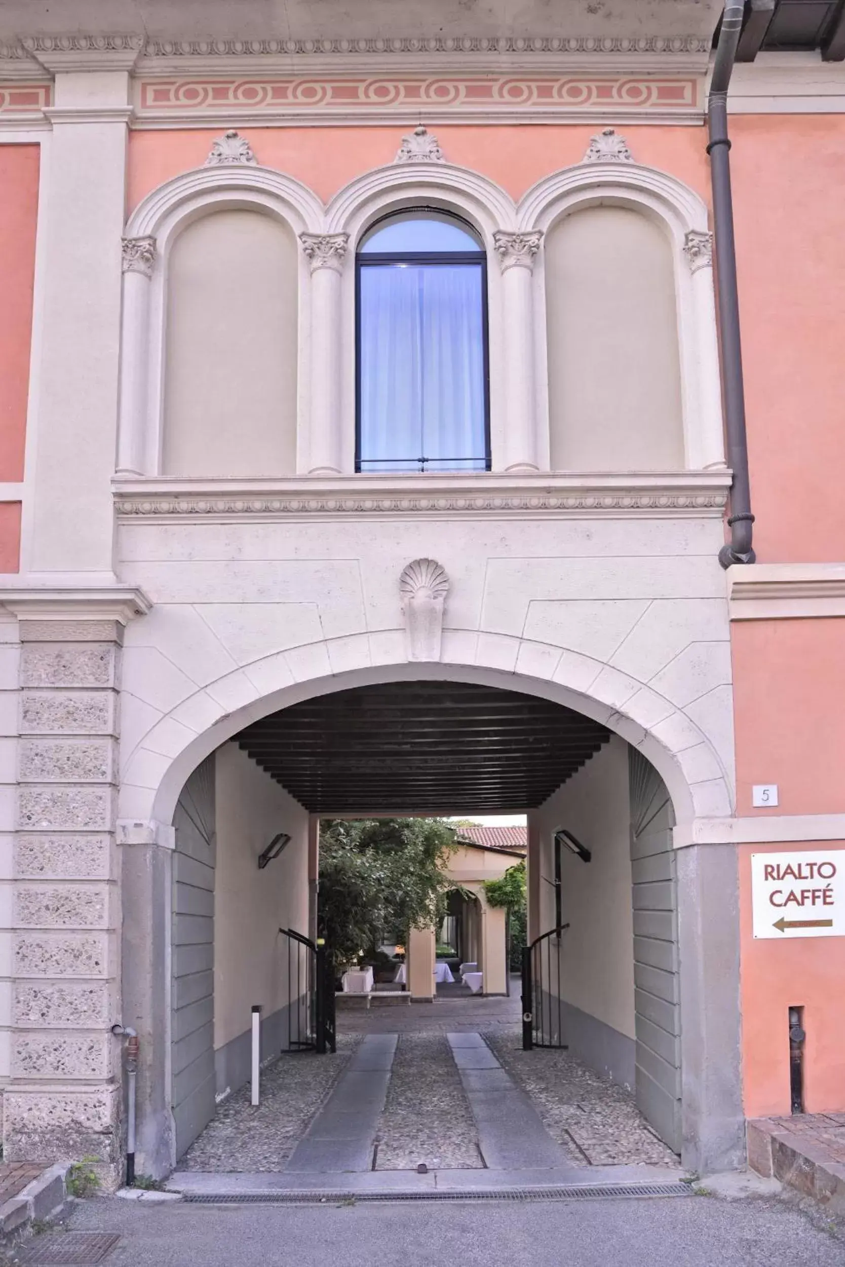 Property building in Hotel Ponte di Rialto