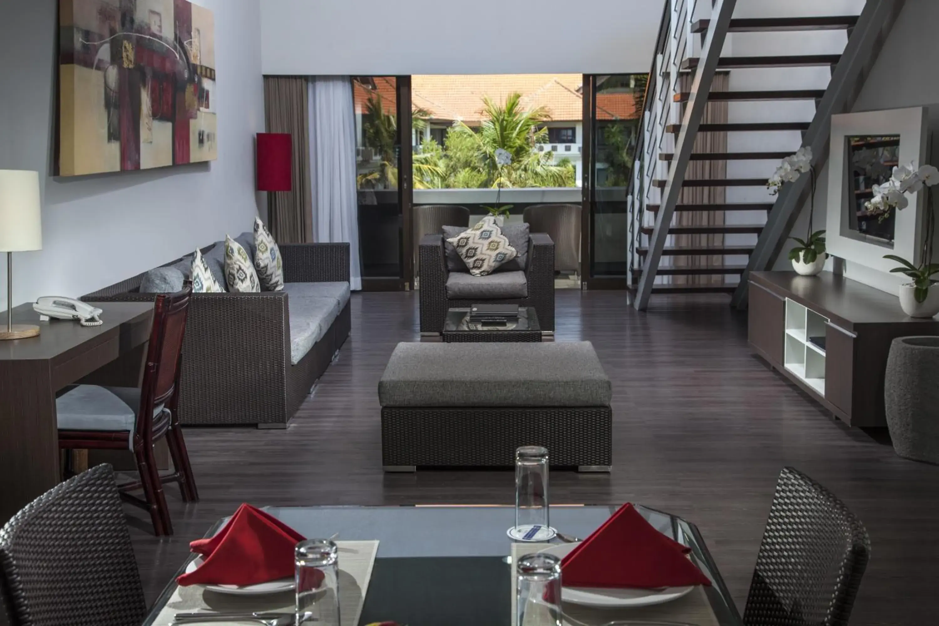 Living room, Restaurant/Places to Eat in Prime Plaza Suites Sanur – Bali