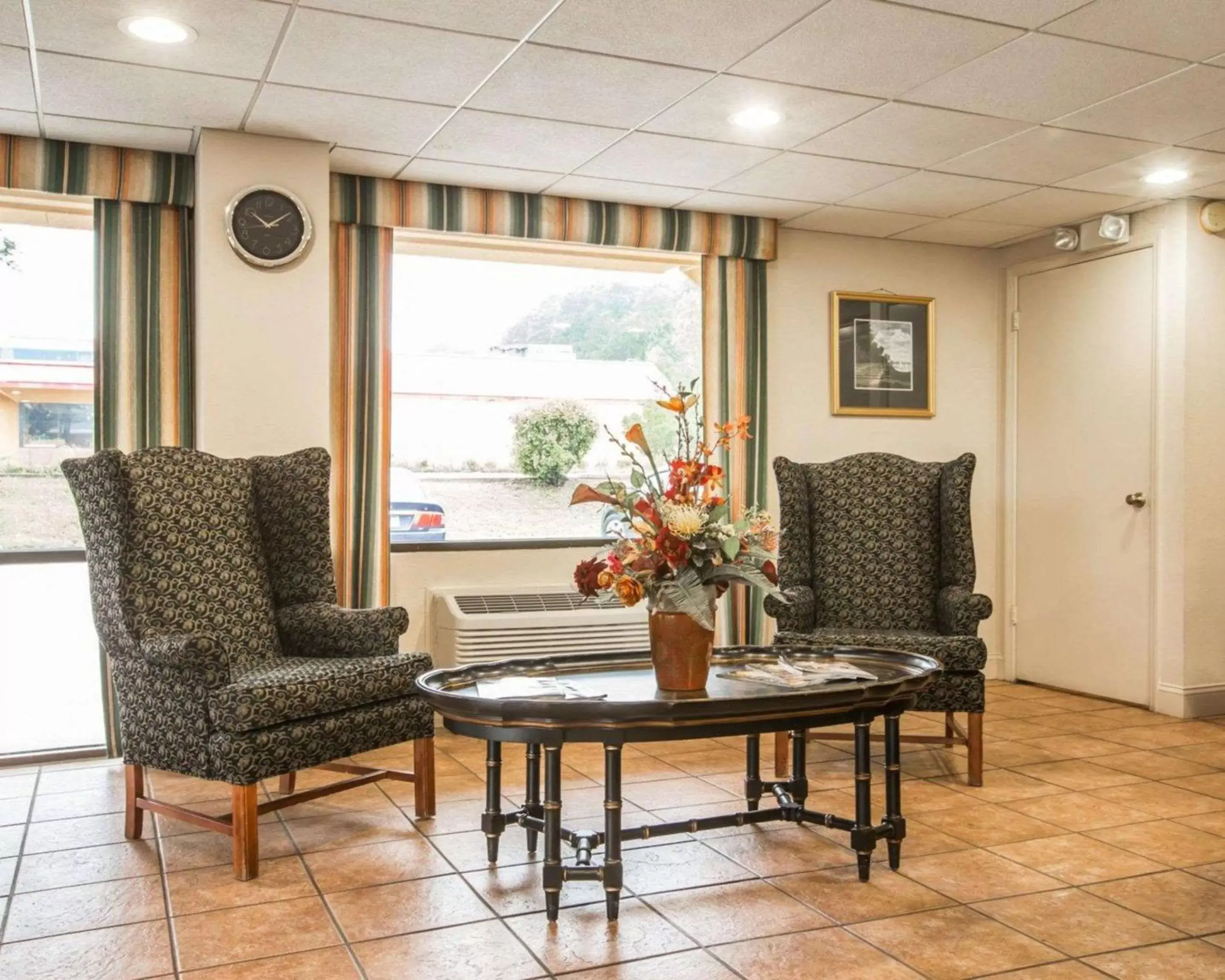 Lobby or reception, Seating Area in Econo Lodge Inn & Suites At Fort Moore