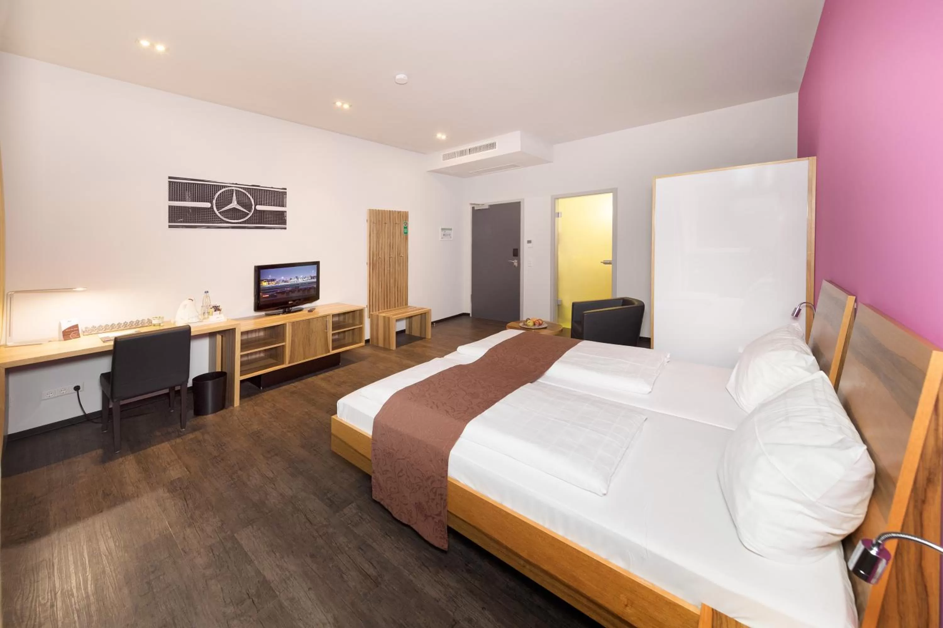 Photo of the whole room, Bed in AMH Airport-Messe-Hotel Stuttgart