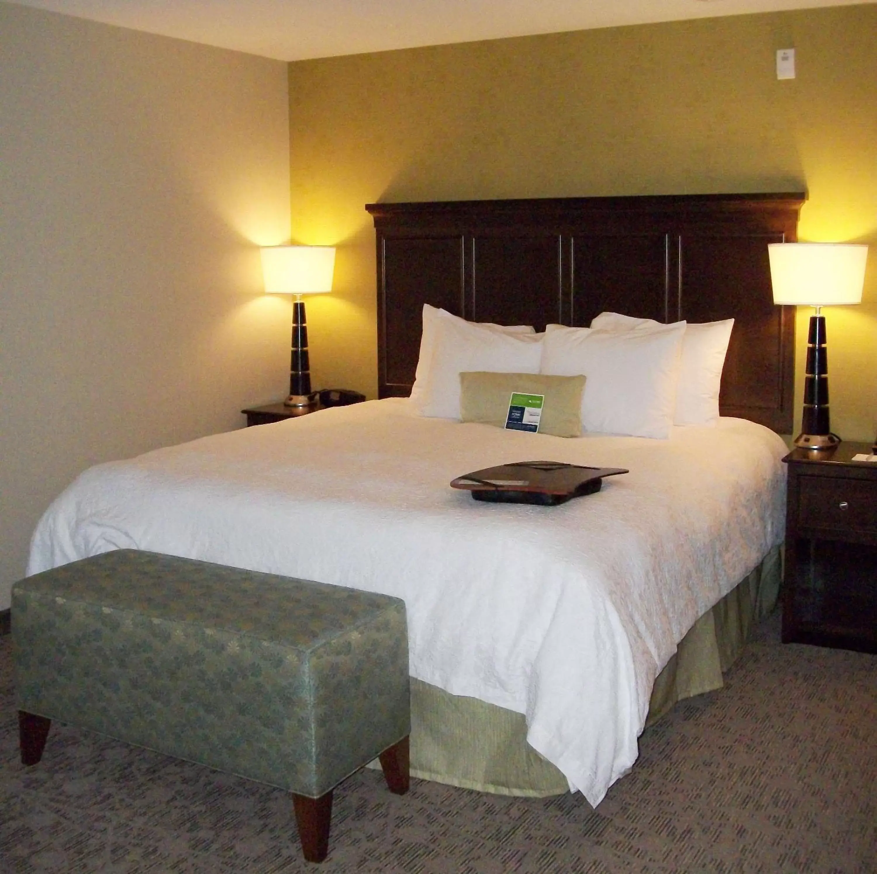 Bed in Hampton Inn & Suites Manteca