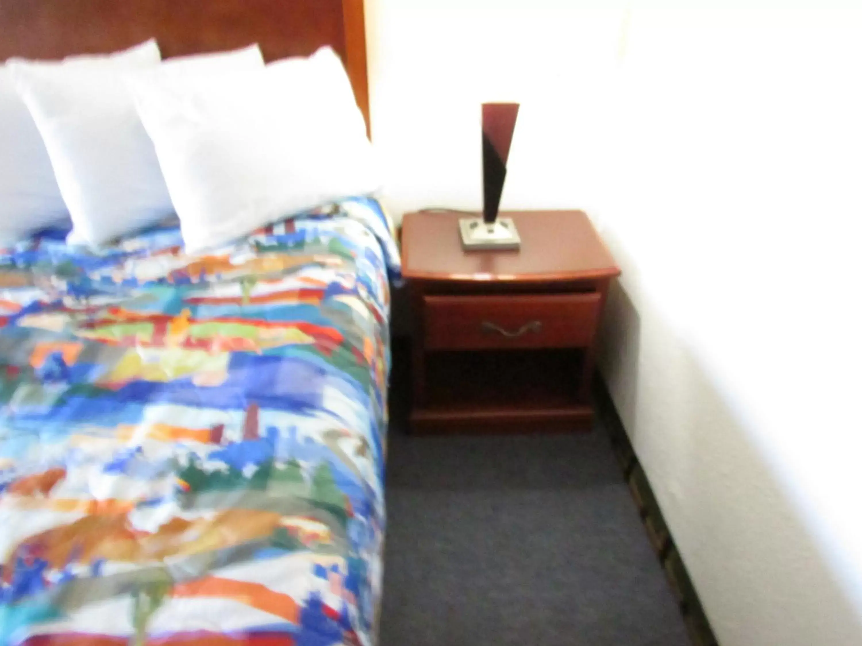 Bed in Parsons Inn and Extended Stay