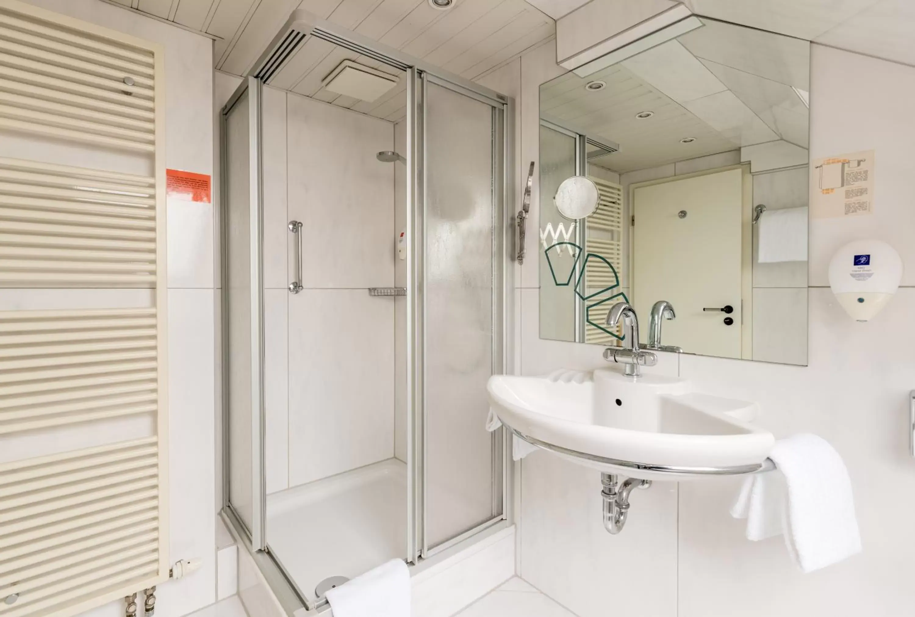 Shower, Bathroom in AZIMUT Hotel Dresden