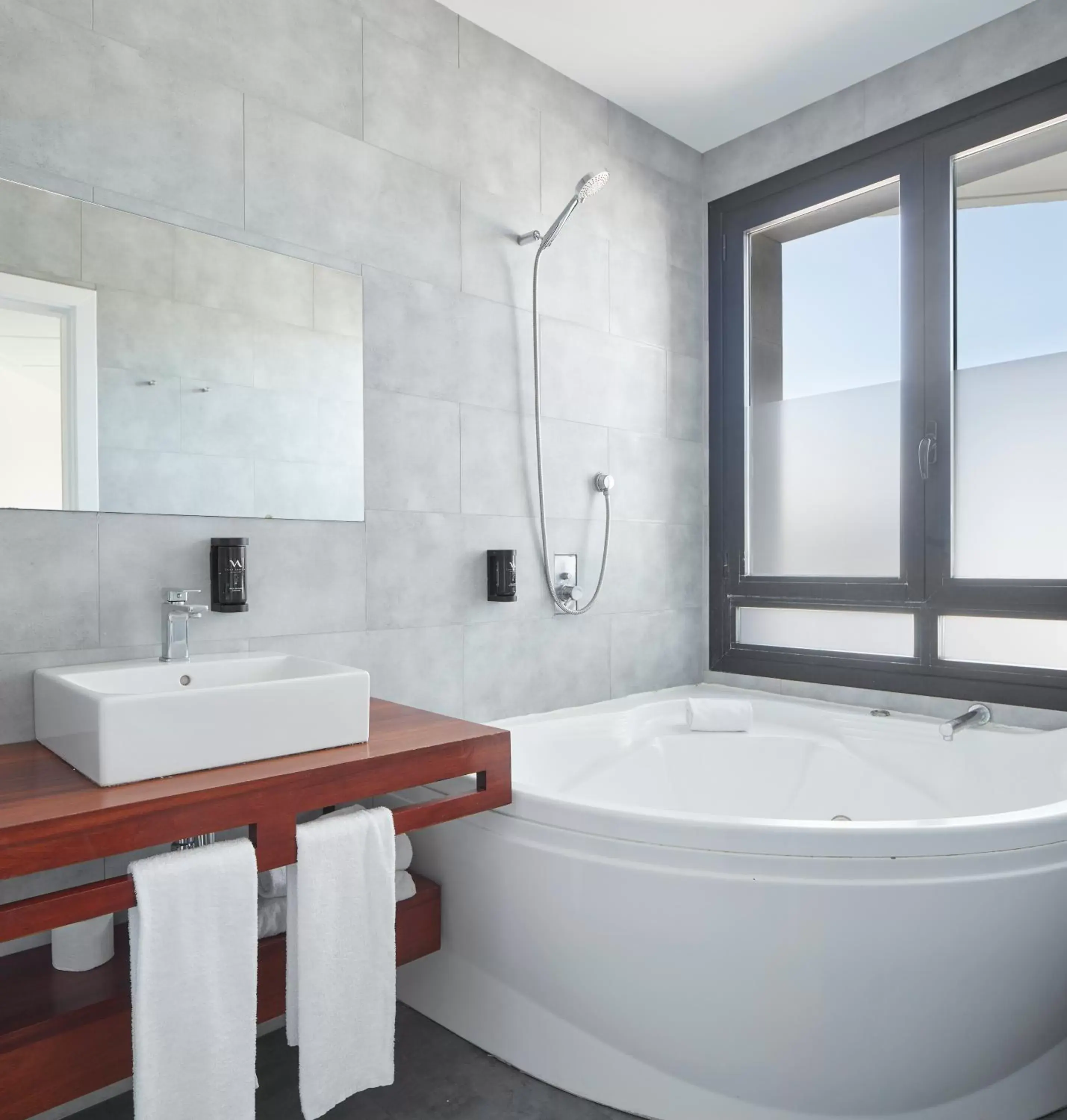 Bathroom in Hotel & Thalasso Villa Antilla - Habitaciones con Terraza - Thalasso incluida