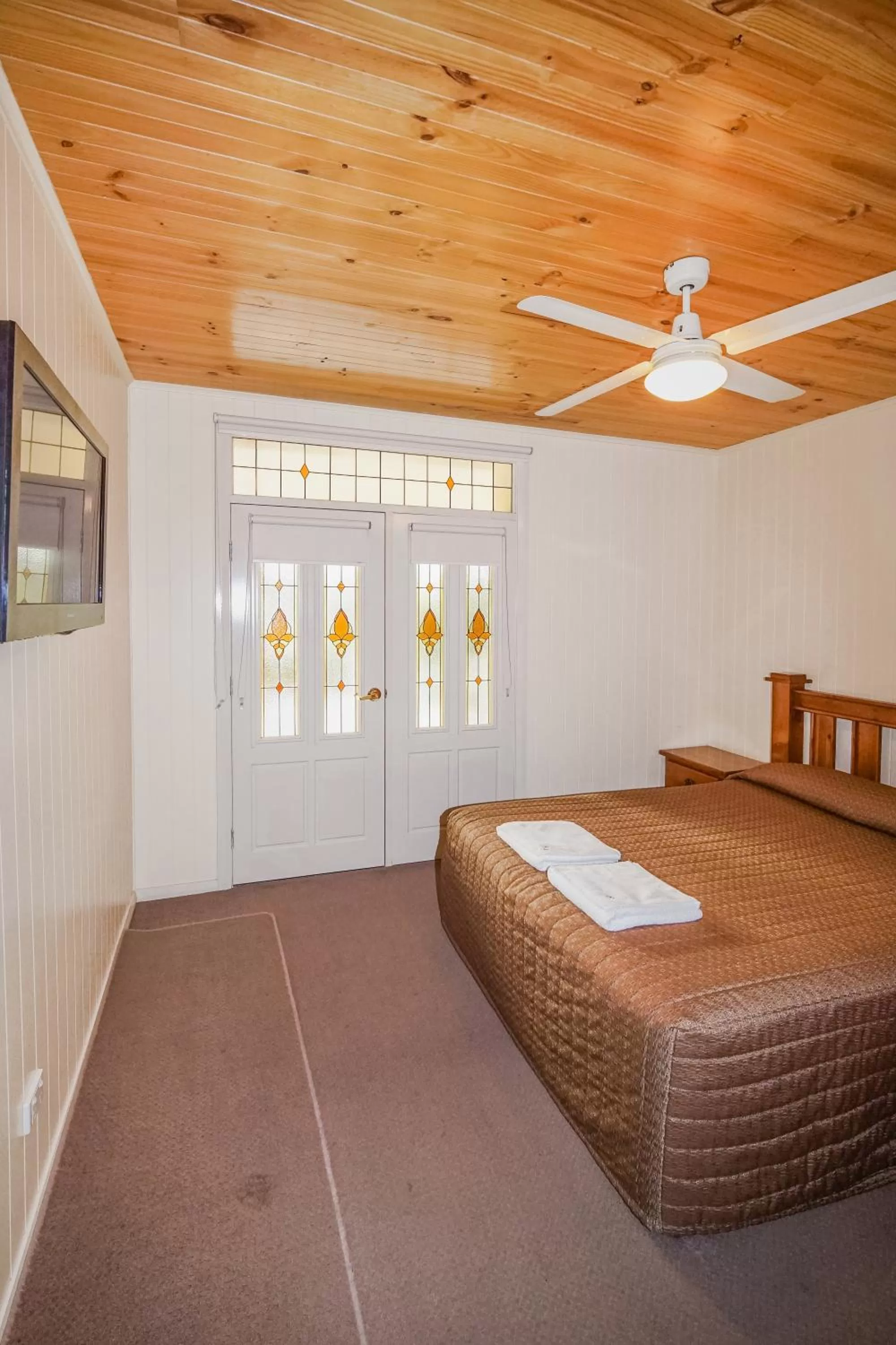 Photo of the whole room, Bed in Black Gold Motel