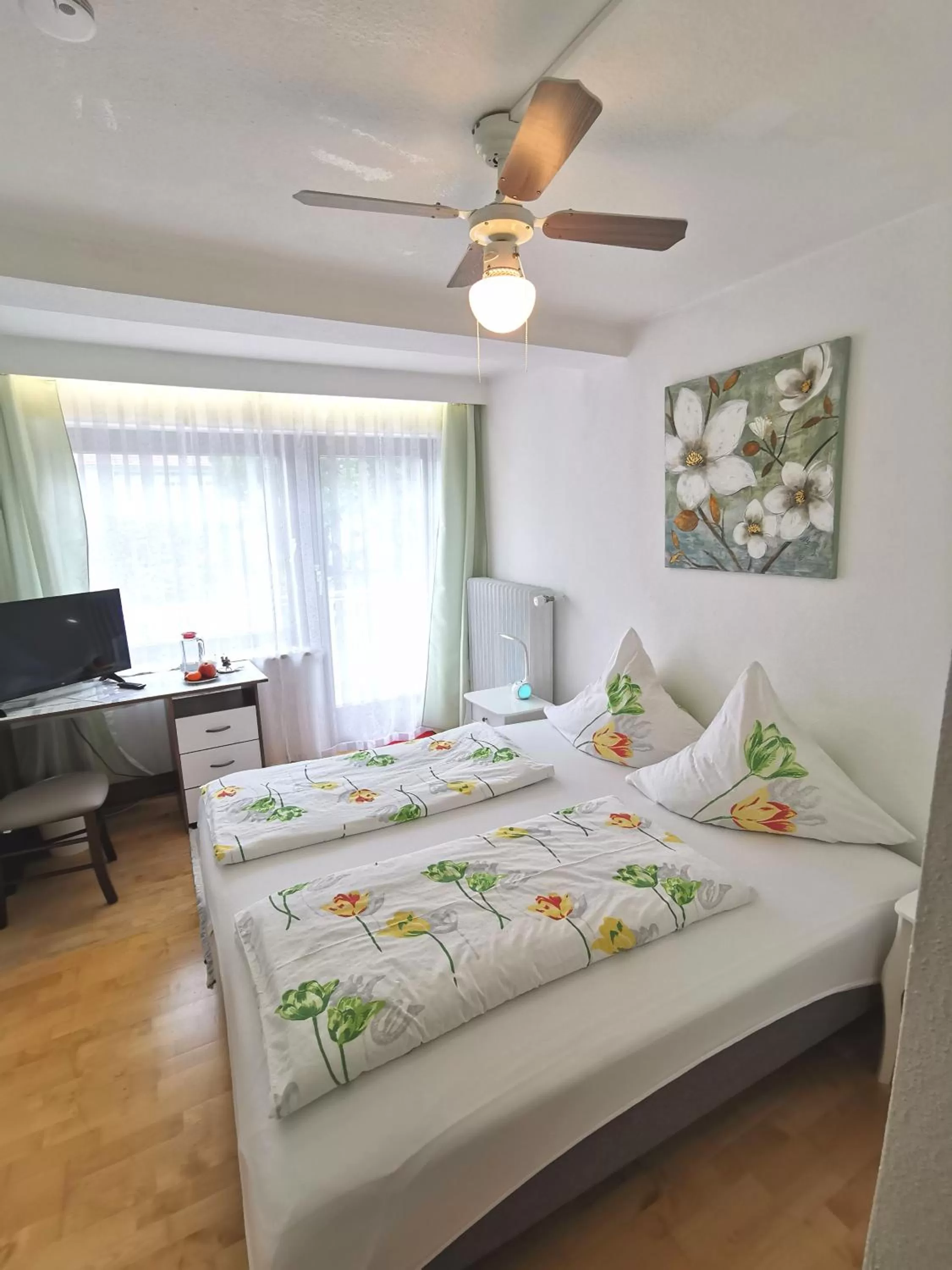 Photo of the whole room, Bed in Pension Mozart