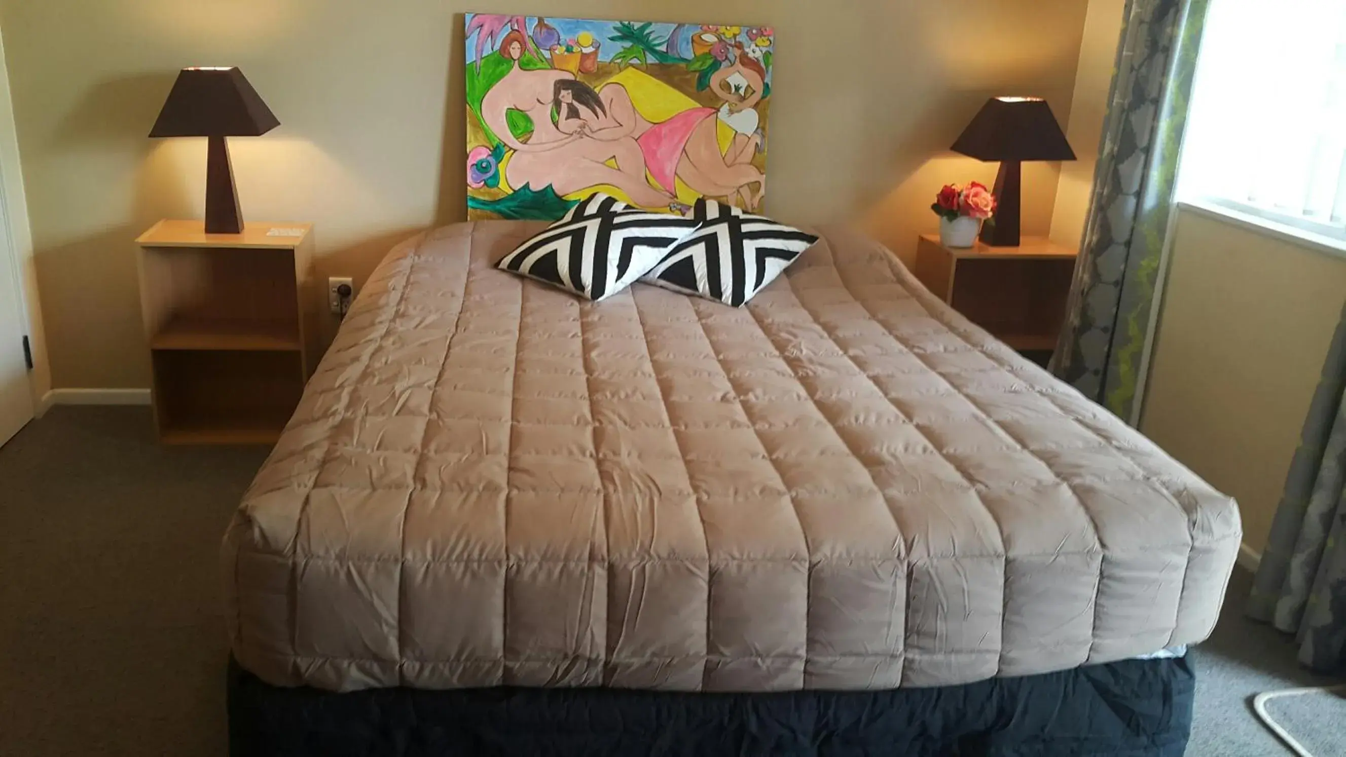 Bed in Six On Union Motel