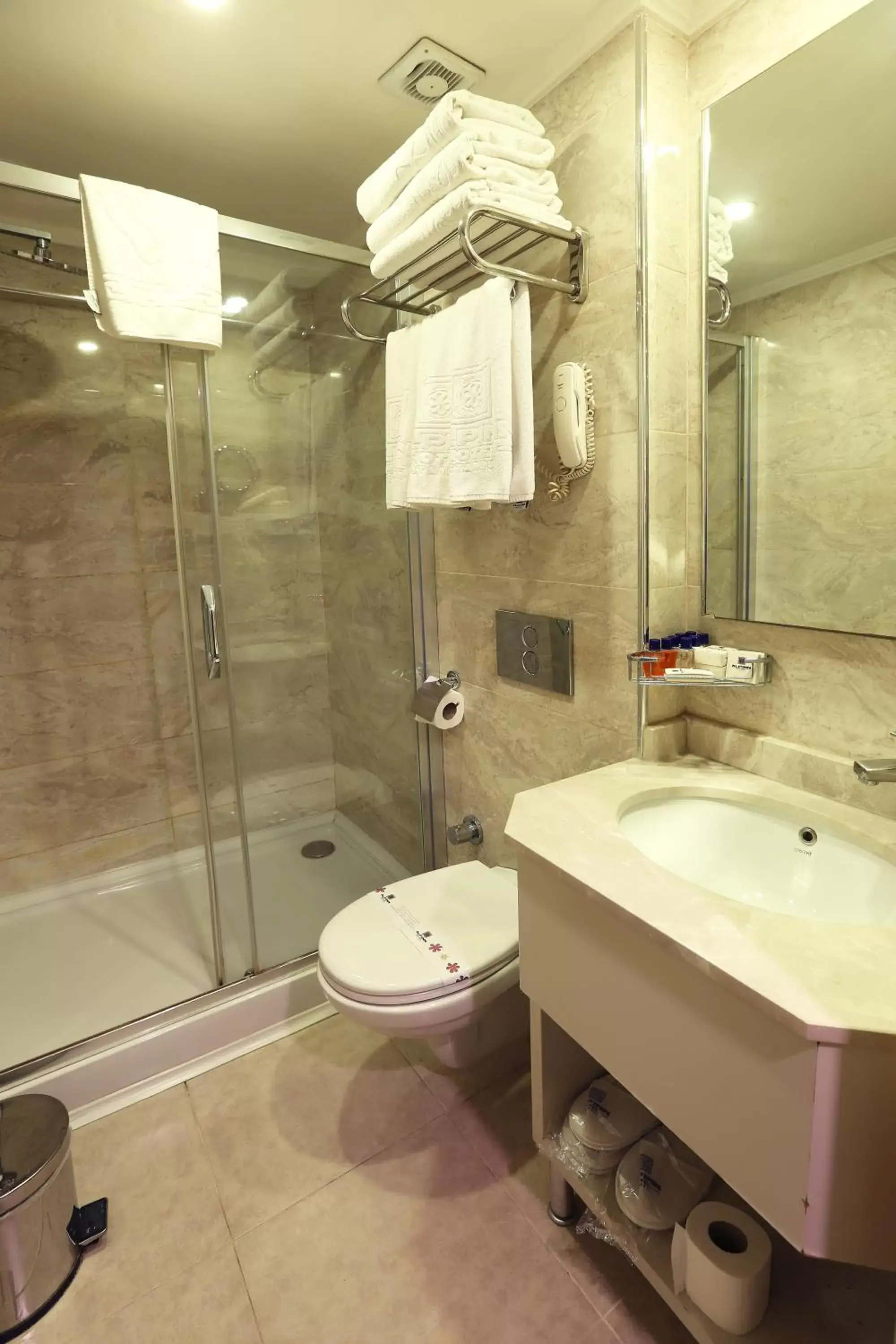 Shower, Bathroom in Alpinn Hotel Istanbul