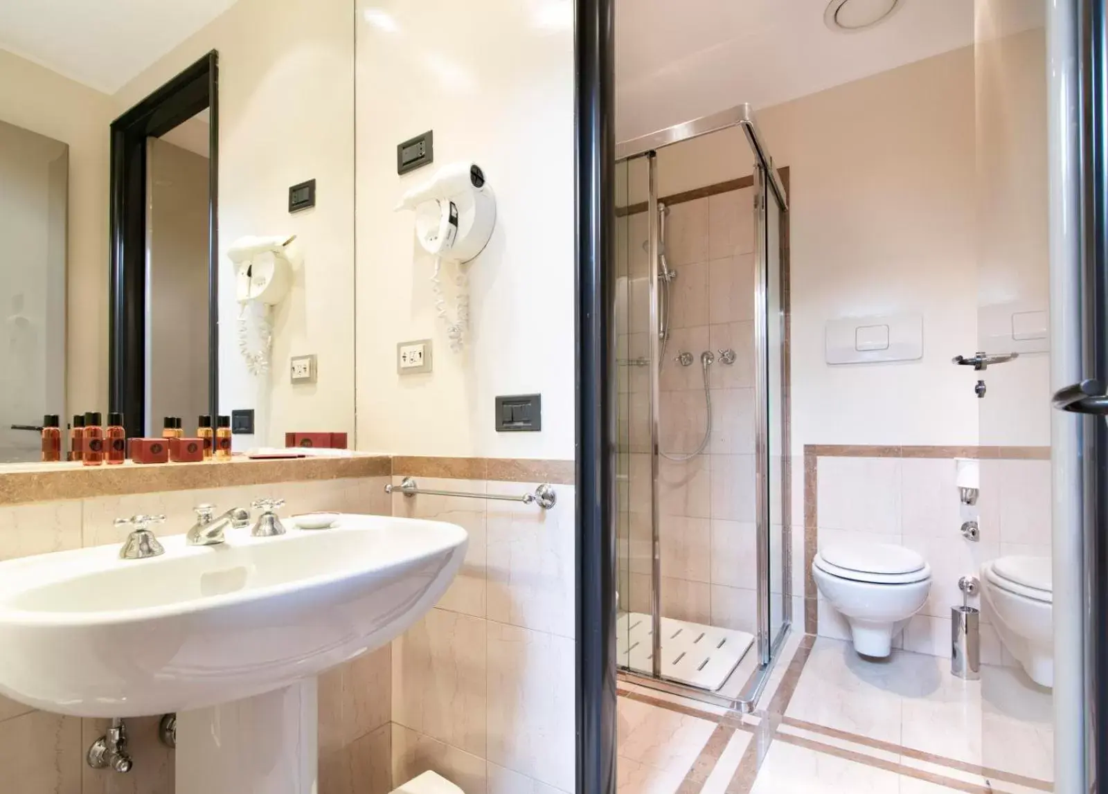 Shower, Bathroom in Albergo Delle Notarie